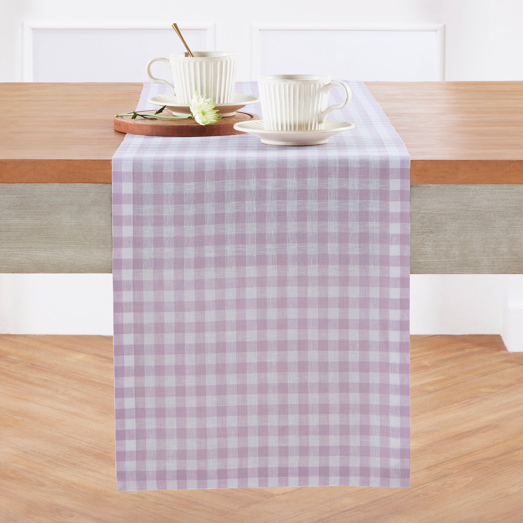 Stylish Gingham Table Runner for Dining & Kitchen Decor - Perfect for Farmhouse, Rustic, and Country Style Tables