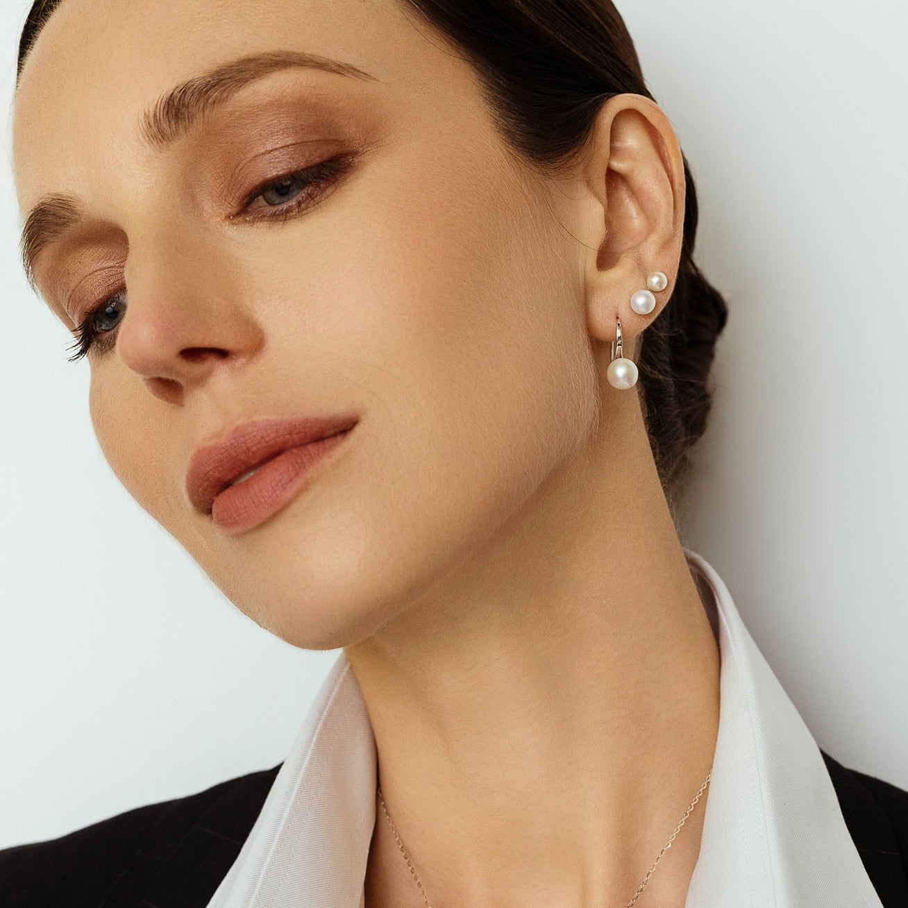 18K Solid Gold Akoya Pearl Earrings for Women - Classic Stud Earrings with 6mm Genuine Japanese Pearls - Perfect for Weddings, Anniversaries & Special Occasions KE00250
