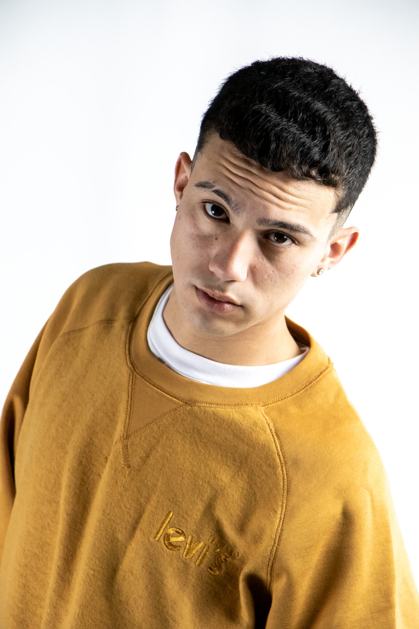 Levi's Relaxed Fit Crewneck Sweatshirt for Men - Small Logo Design | Casual Wear, Street Style & Everyday Comfort