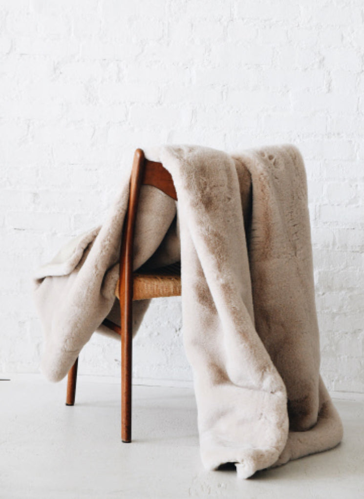 Soft & Warm Cozy Cabin Throw Blanket - Flannel Fleece Blanket for Couch, Bed & Travel - Perfect for Winter Nights, Camping & Home Decor