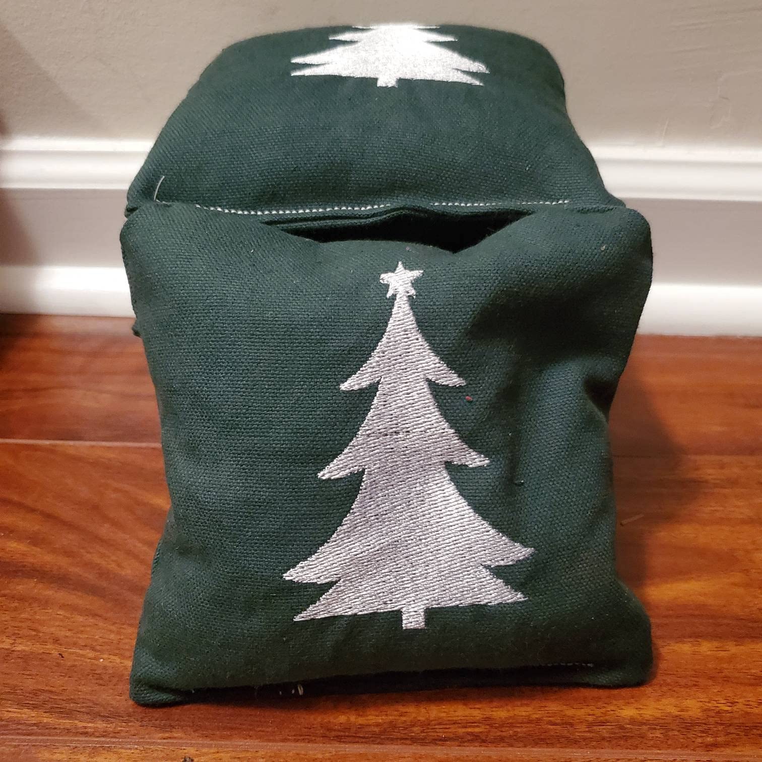 Premium Christmas Cornhole Bags Set of 8 - Festive Holiday Bean Bags for Outdoor Lawn Games, Parties & Family Gatherings