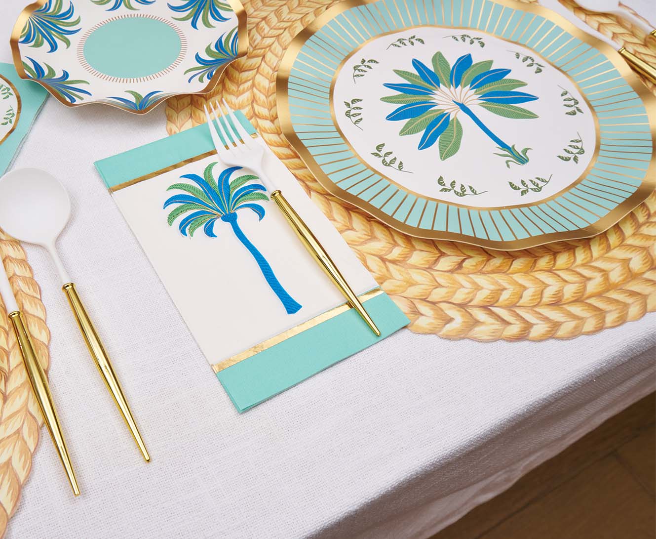 Elegant Preppy Palm Leaf Table Setting - Perfect for Boho Wedding, Tropical Party & Summer Dining Decor
