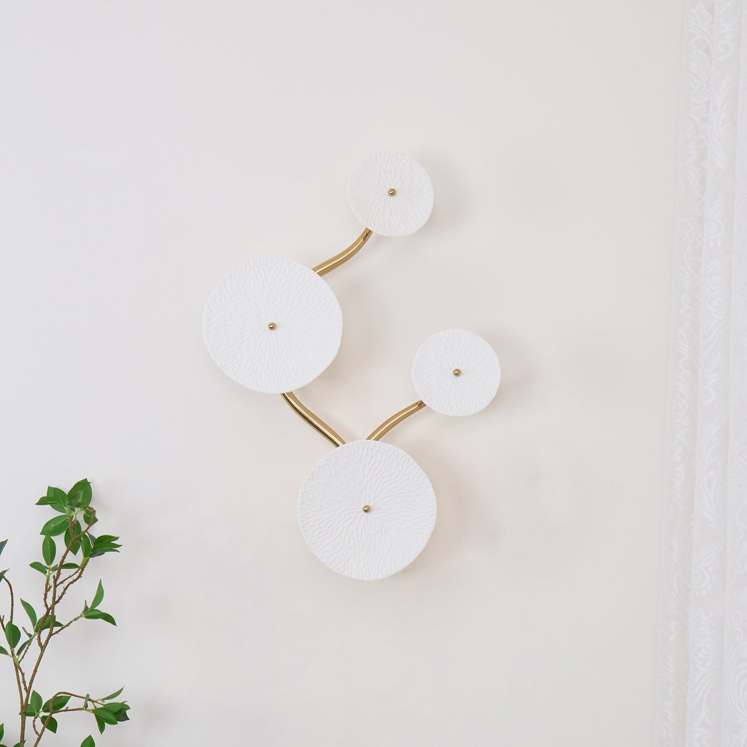 Lotus Petal Wall Light - Elegant Floral Sconce for Bedroom, Living Room & Home Decor - Perfect for Creating a Relaxing Ambiance