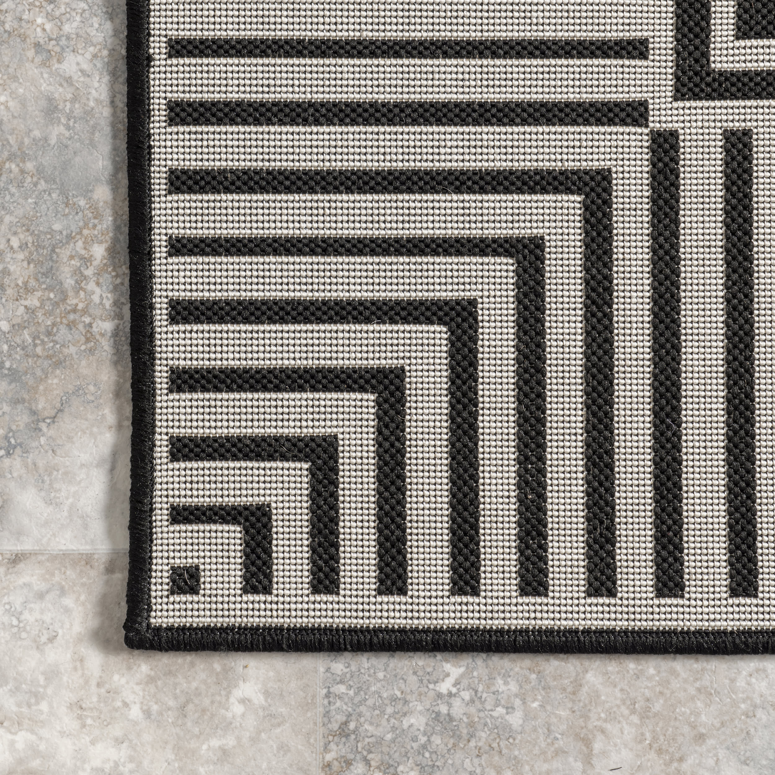 Stylish Striped Border Indoor/Outdoor Flatweave Rug - Black | Perfect for Living Room, Patio, or Bedroom Decor