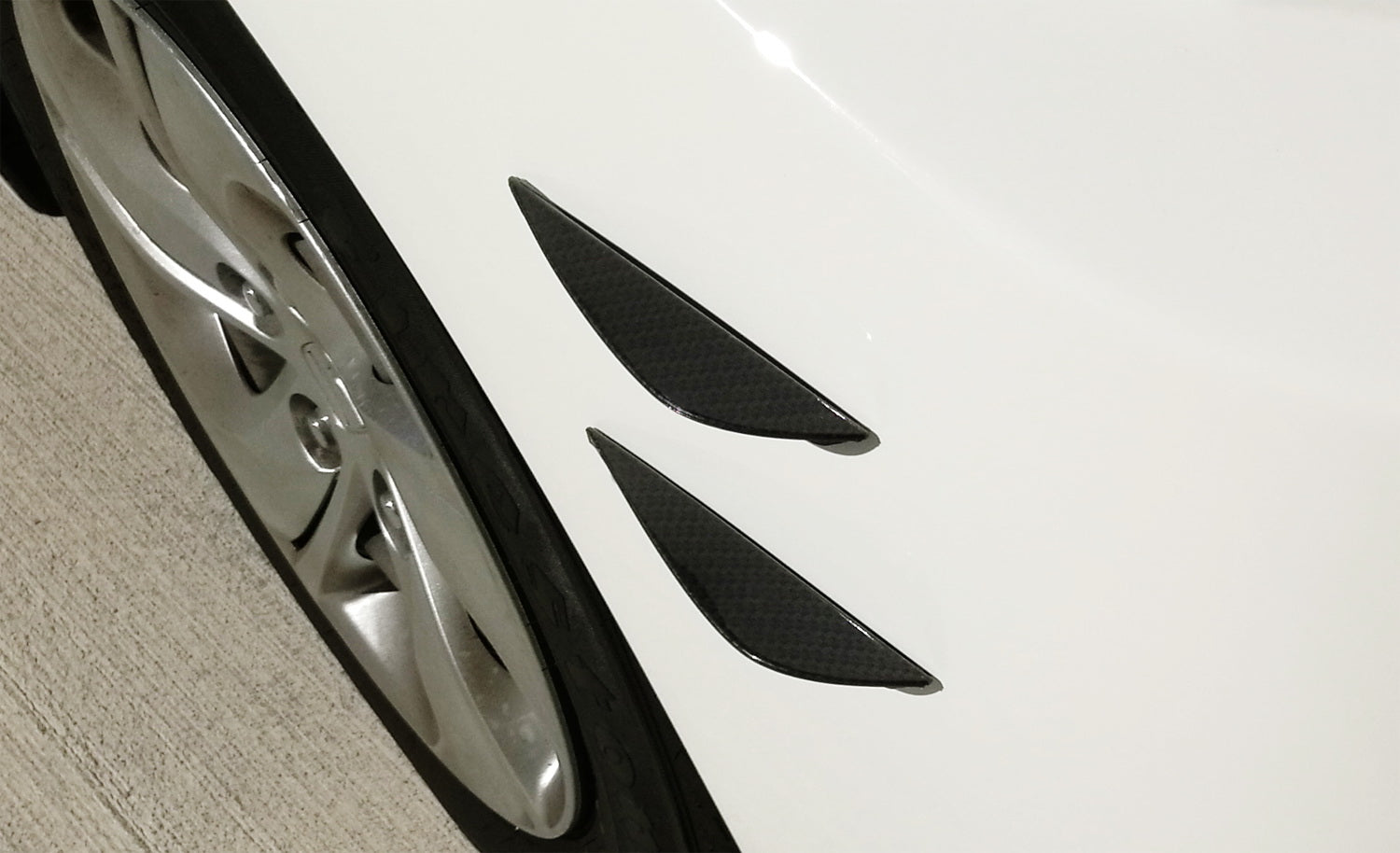 4pcs Car Black Dry Carbon Fiber Front Bumper Canard & Body Diffuser Fins - Universal Fit for Sports Cars, Racing & Performance Vehicles - Enhances Aerodynamics & Styling