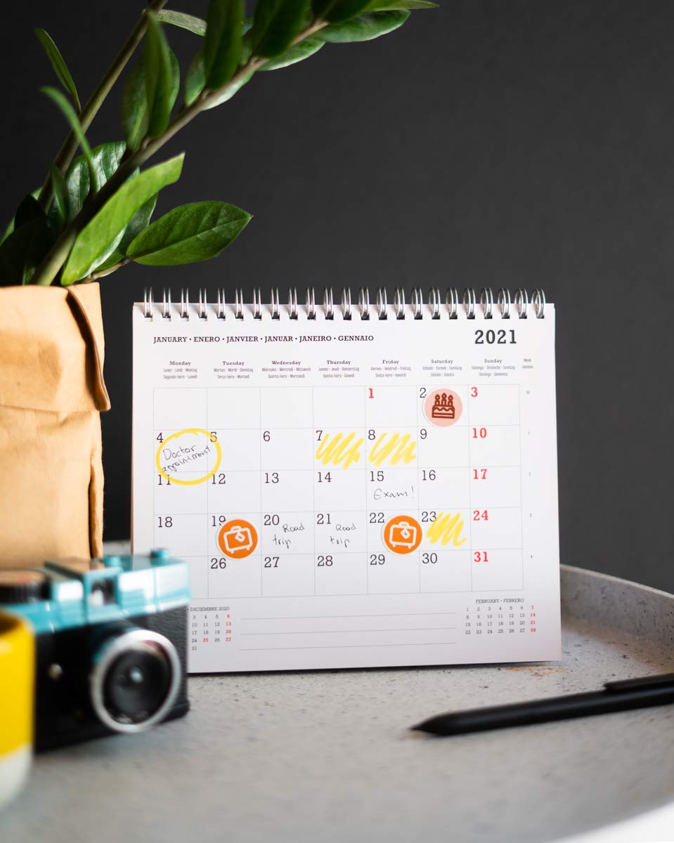 Grupo Erik - 2021 London Themed Desk Calendar | Stylish Office Decor | Perfect for Home, Office & Gift Giving