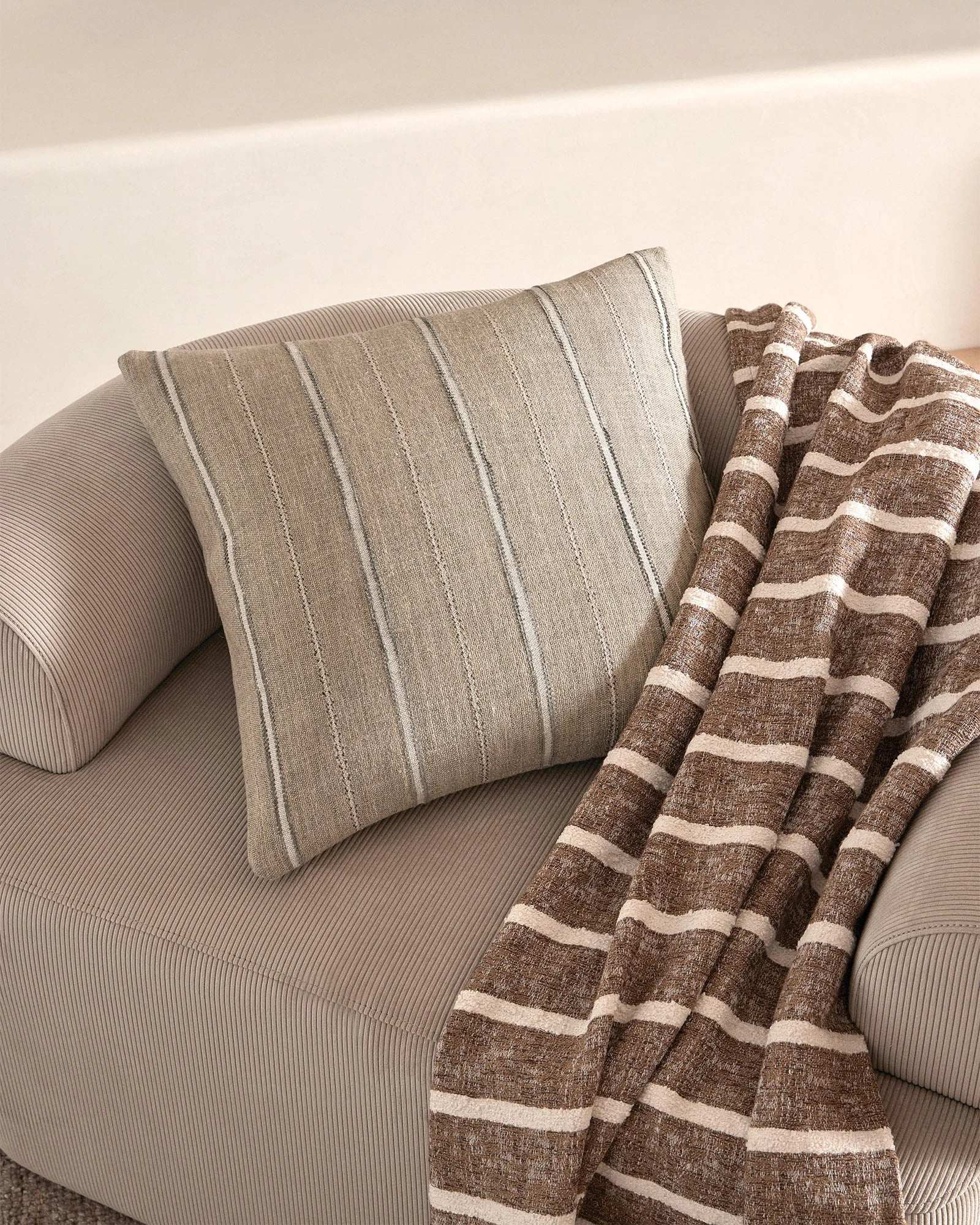 Isola Cushion Fog - Soft & Comfortable Seat Cushion for Home, Office & Outdoor Use - Perfect for Chairs, Sofas & Patio Furniture