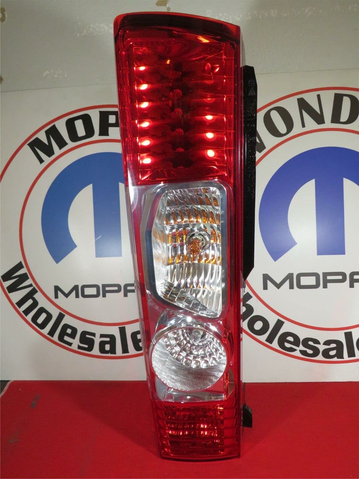 High-Quality Left Tail Lamp for Cars - Durable & Bright LED Brake Light Replacement - Perfect for Night Driving & Safety