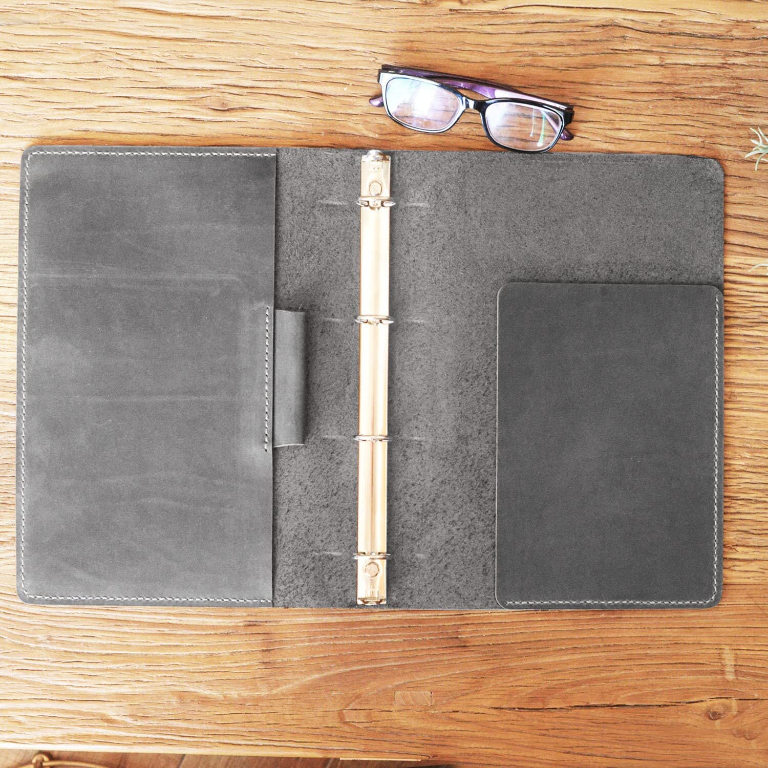 Premium Distressed Leather 4-Ring Binder for A4 Paper - Fits 4-Hole Refills, Professional Portfolio Organizer & Planner Cover - Perfect for Office, School, and Business Meetings (Model D712A4)