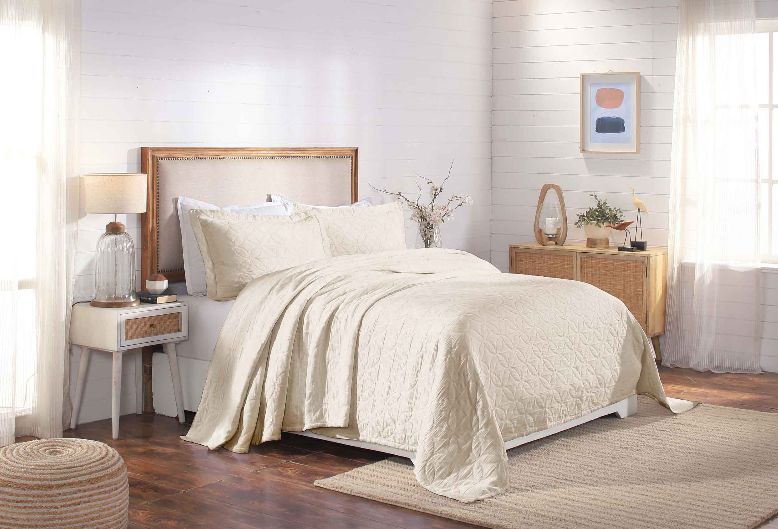 Serenity Cotton Matelasse Celtic Circle Airy Bedspread Set - Queen Size Lightweight Quilted Coverlet with All-Over Embroidery for Bedroom Decor, Guest Room & Cozy Home Styling