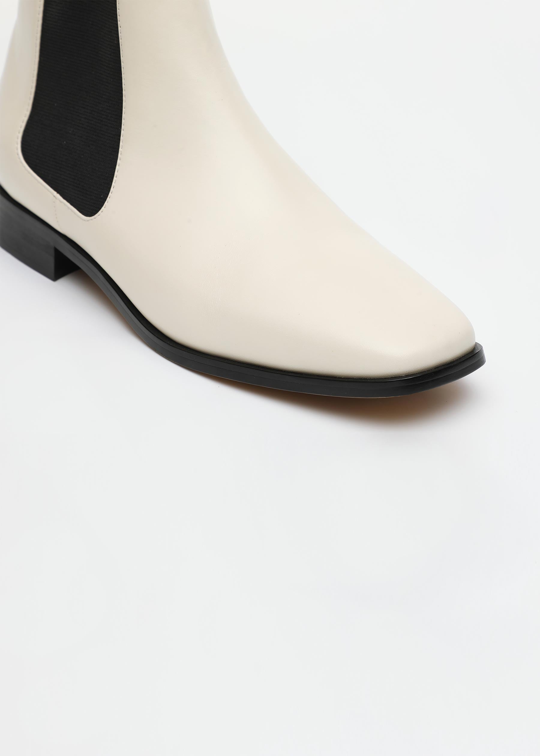 Premium Leather Chelsea Boots for Men & Women - Comfortable Slip-On Ankle Boots with Elastic Side Panels - Perfect for Casual, Office & Outdoor Wear