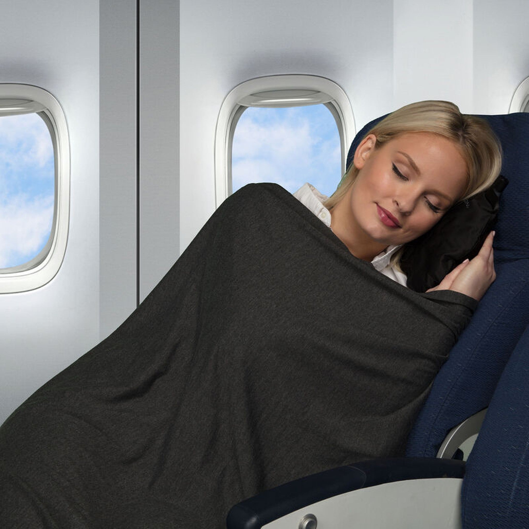 Travelon Packable Travel Blanket - Lightweight & Compact for Airplane, Camping & Outdoor Adventures - Soft & Warm Fleece Blanket for Travel, Picnics & Emergency Use
