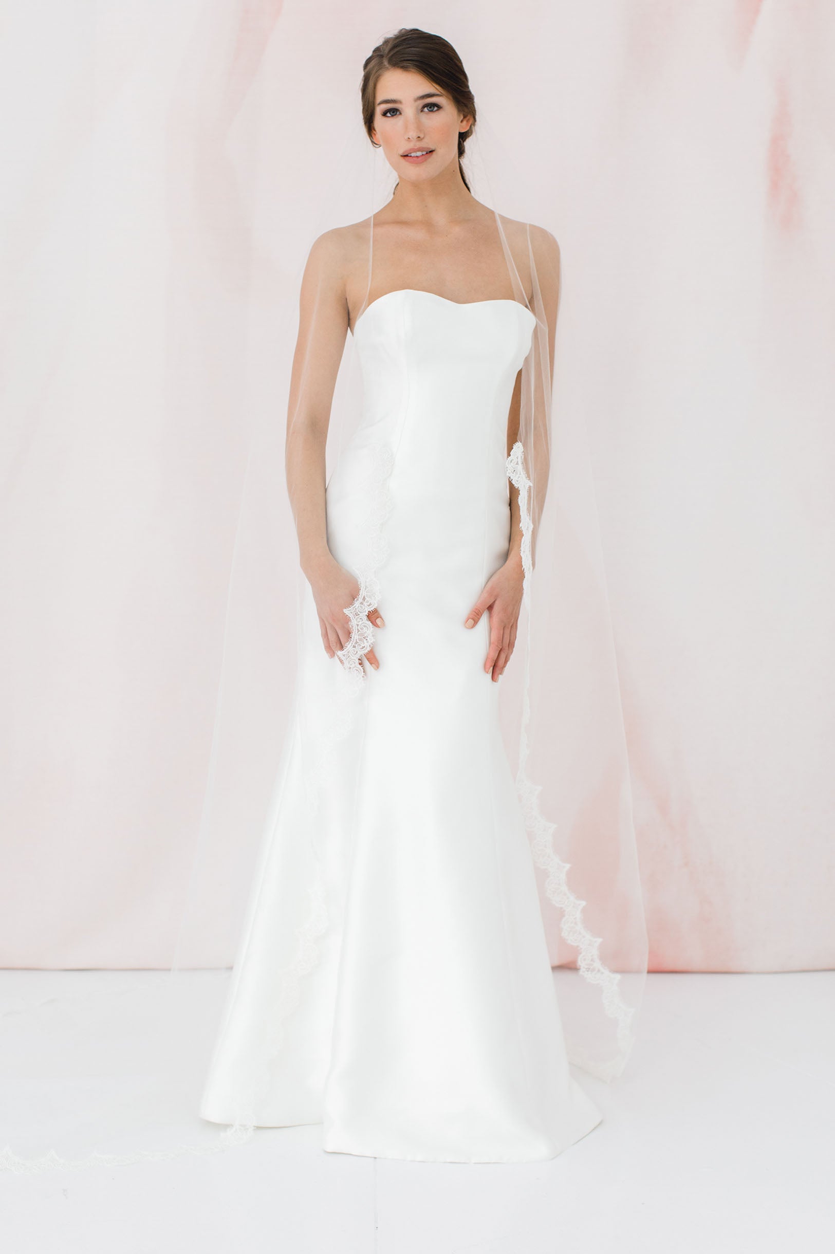 Amelie Illusion French Lace Scallop Edge Single Layer Wedding Veil - Perfect for Bridal Ceremonies, Photos & Romantic Occasions