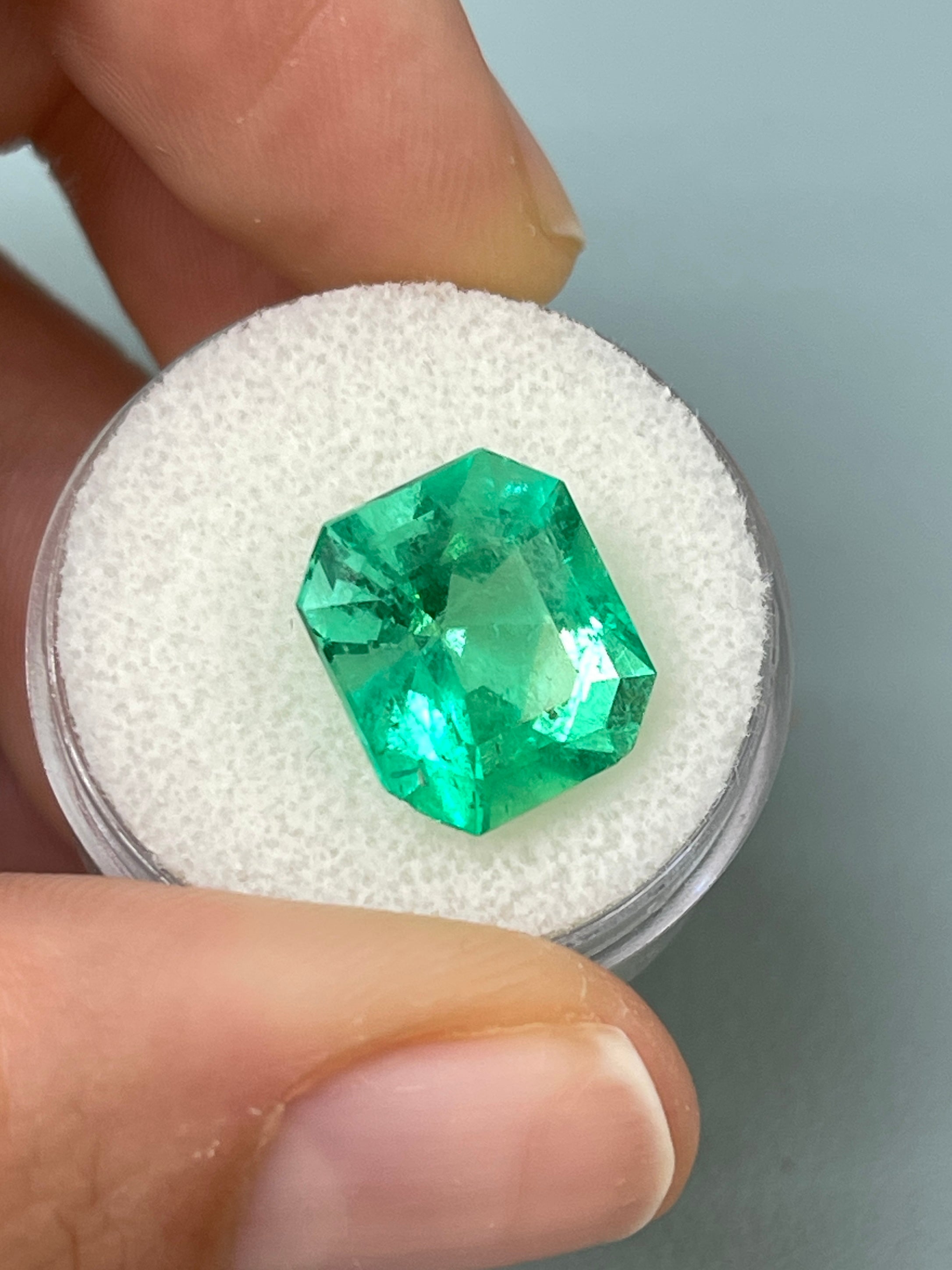 7.92 Carat 13x11.5mm Chunky Emerald Cut Loose Colombian Emerald Gemstone for Jewelry Making - Engagement Rings, Pendants & Fine Jewelry Designs