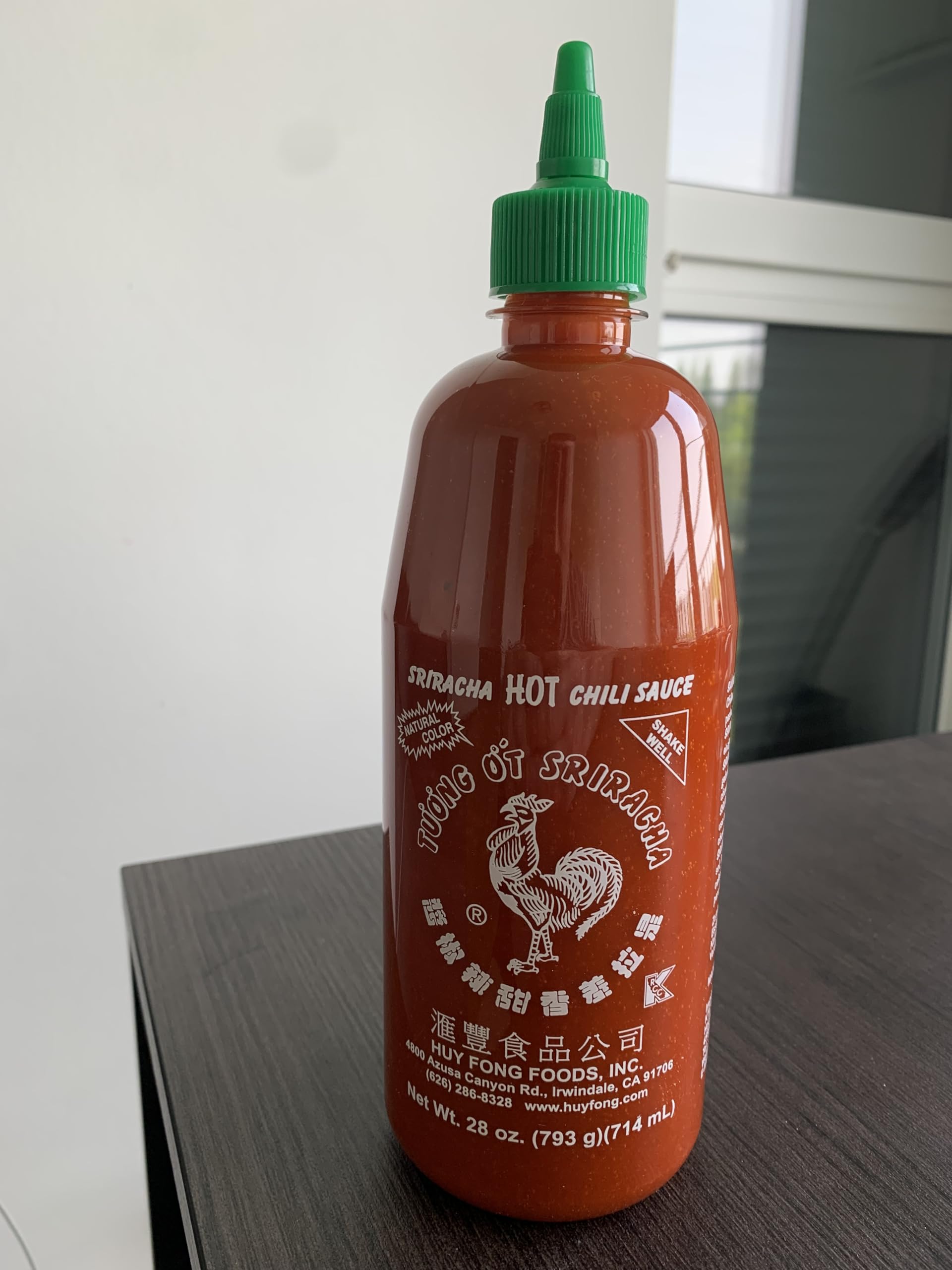 Huy Fong Sriracha Hot Chili Sauce - 17.5oz (793g) Bottle - Original Sriracha Chili Sauce for Cooking, Pho, Ramen, Burgers & Asian Cuisine