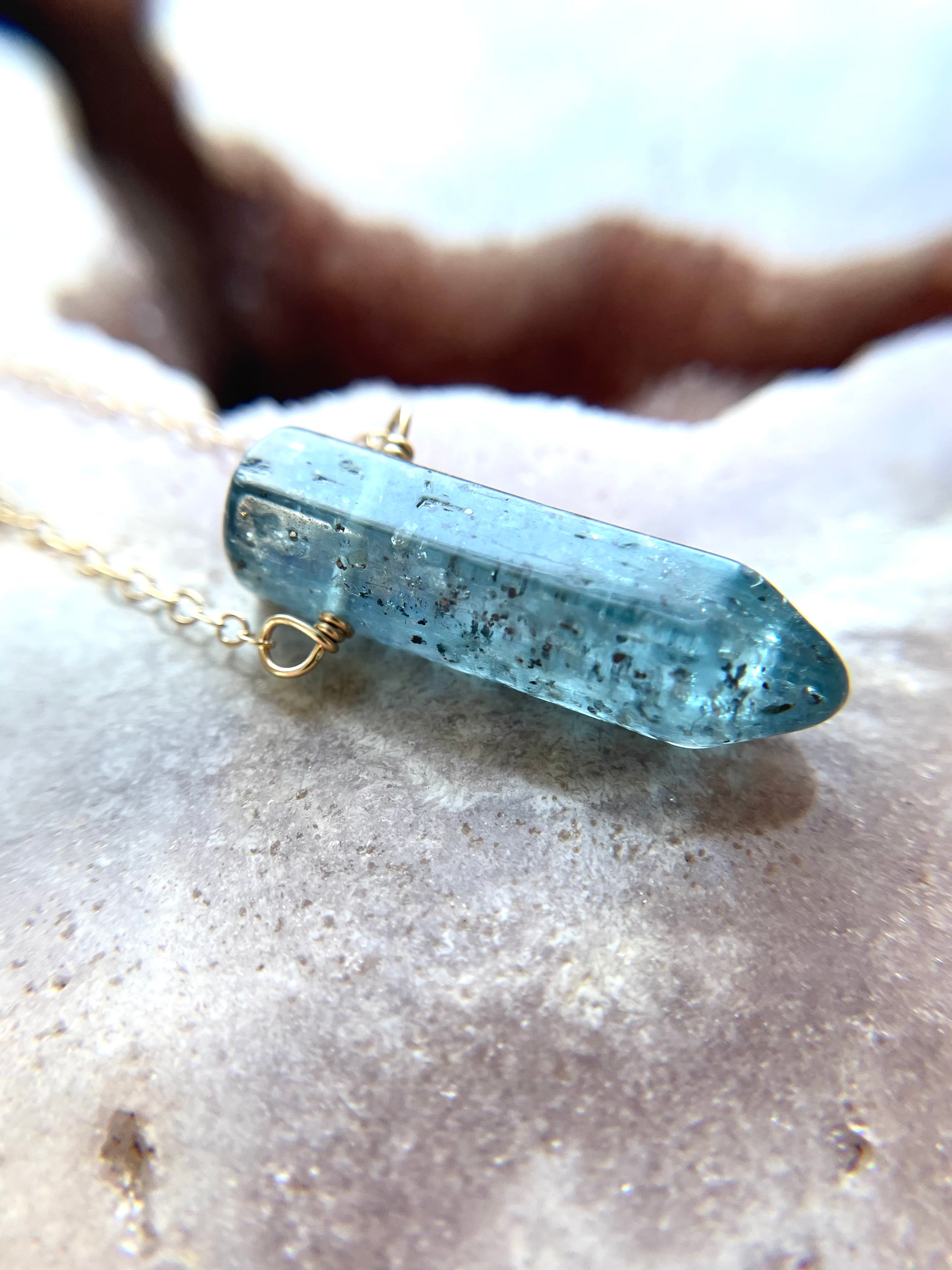 Natural Raw Kyanite Gemstone Crystal Point Necklace - Healing Crystal Jewelry for Women, Spiritual Protection & Energy Balancing - Perfect for Meditation, Yoga & Chakra Healing