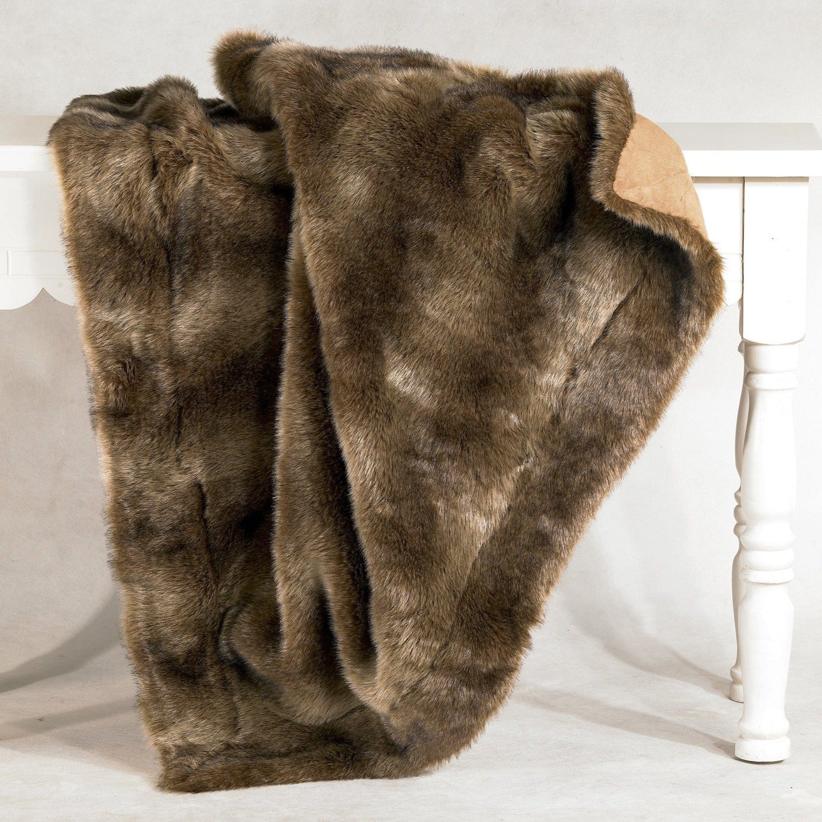 Luxury Faux Wolf Fur Throw Blanket - Soft Cozy Flannel Blanket for Couch, Bed & Winter Decor - Warm Plush Home Decor for Living Room, Bedroom & Gift Giving