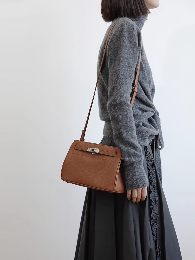Stylish Small Square Shoulder Bag for Women - Trendy Crossbody Purse with Adjustable Strap - Perfect for Everyday Use, Travel & Shopping
