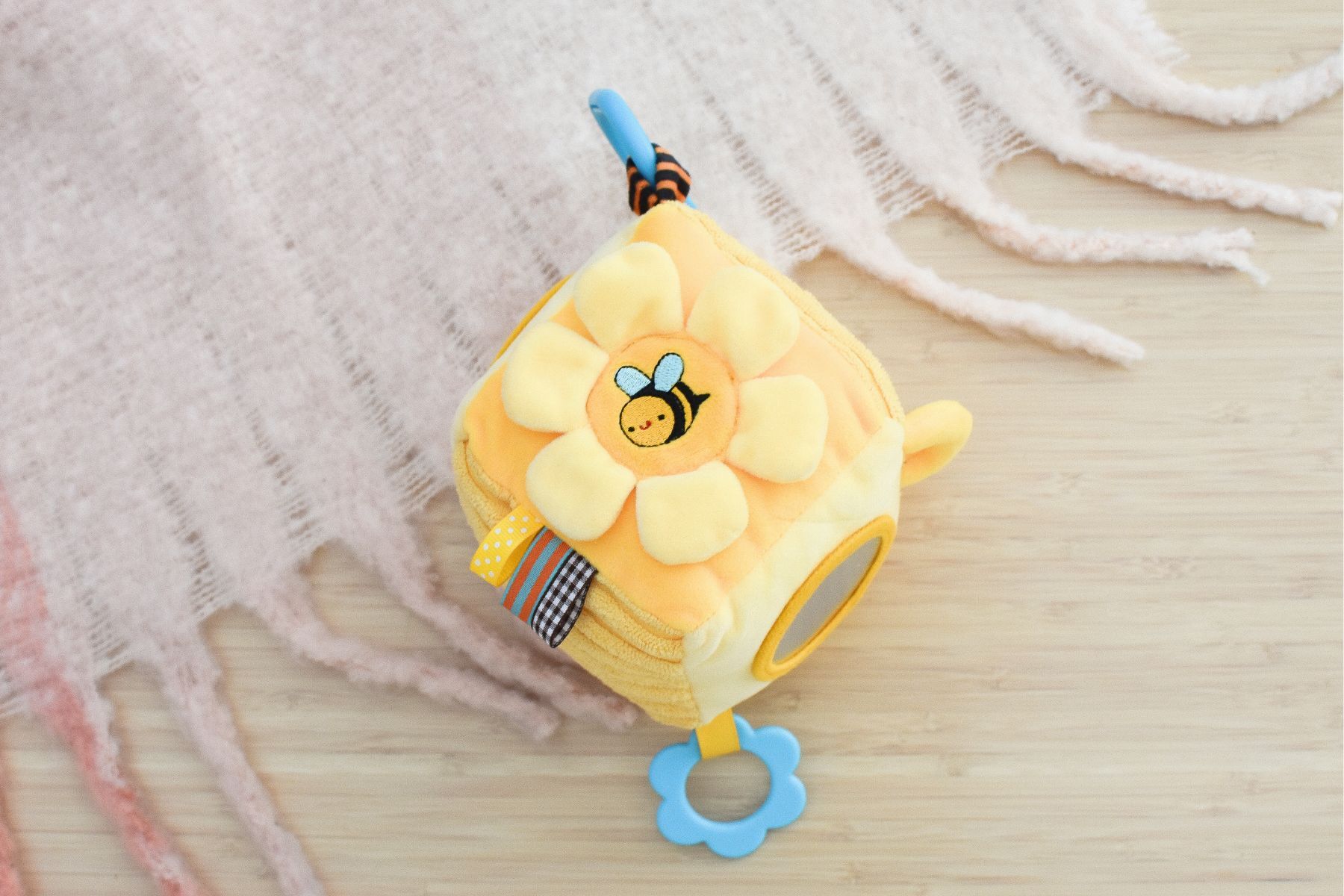 Snuggle Buddy Hunny Bee Soft Plush Toy - Cute & Cuddly Discovery Cube for Babies & Toddlers - Perfect for Playtime, Sensory Learning & Nursery Decor