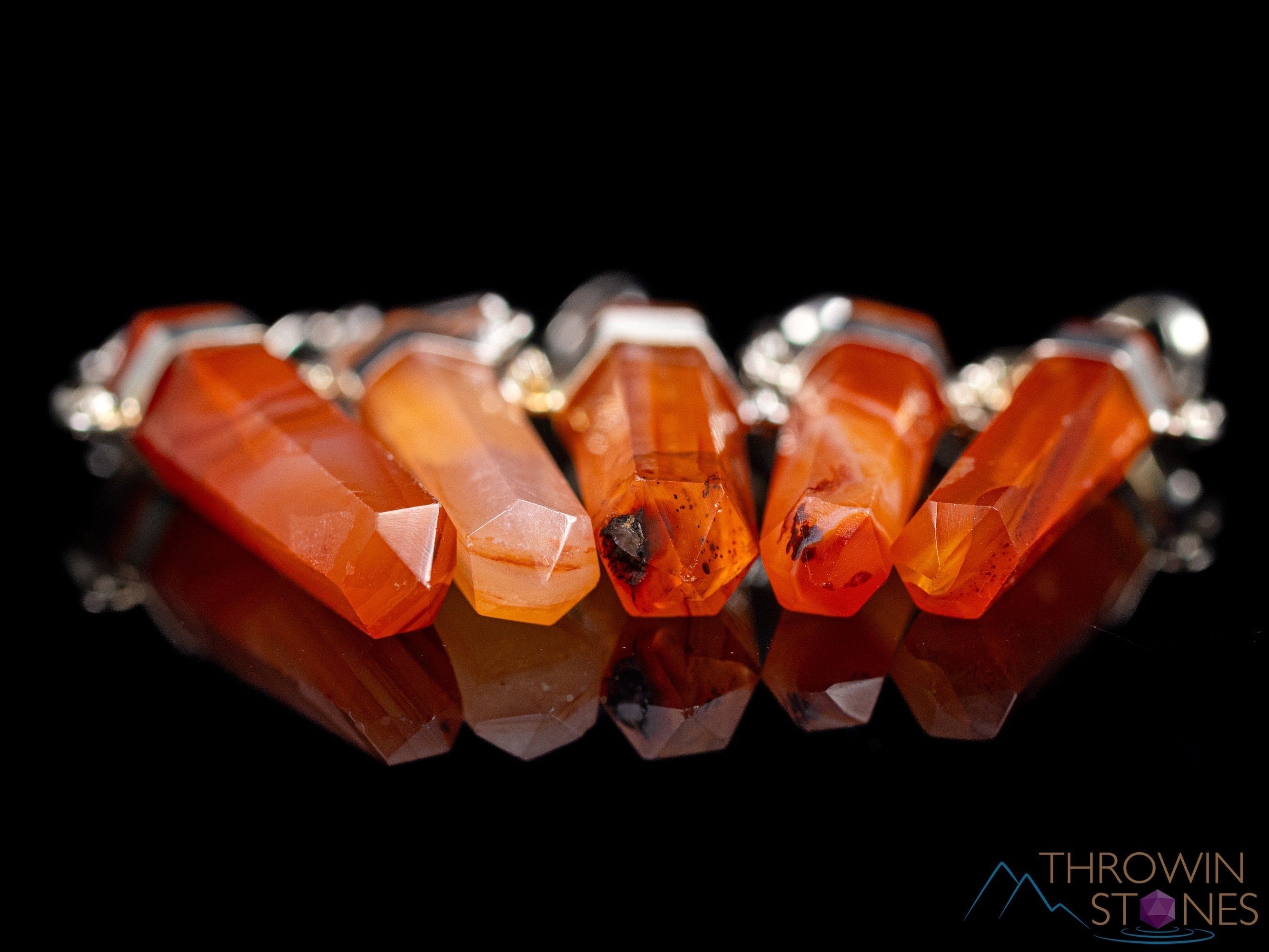 Natural Carnelian Crystal Pendant Necklace - Handmade Healing Stone Jewelry with Crystal Points - Spiritual Energy & Chakra Balancing - Perfect for Meditation, Yoga & Gift Giving E0916