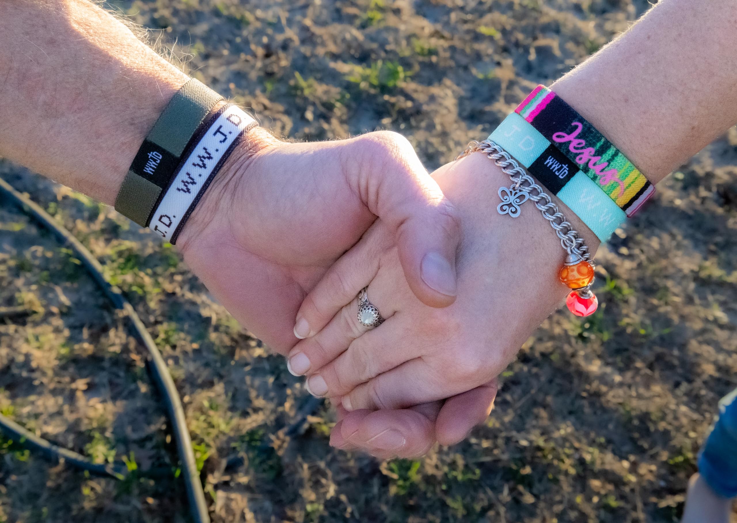 WWJD Bracelets - Stretchable Elastic Wristbands for Men & Women - Religious Christian Jewelry for Daily Wear, Church, Prayer & Inspirational Gifts