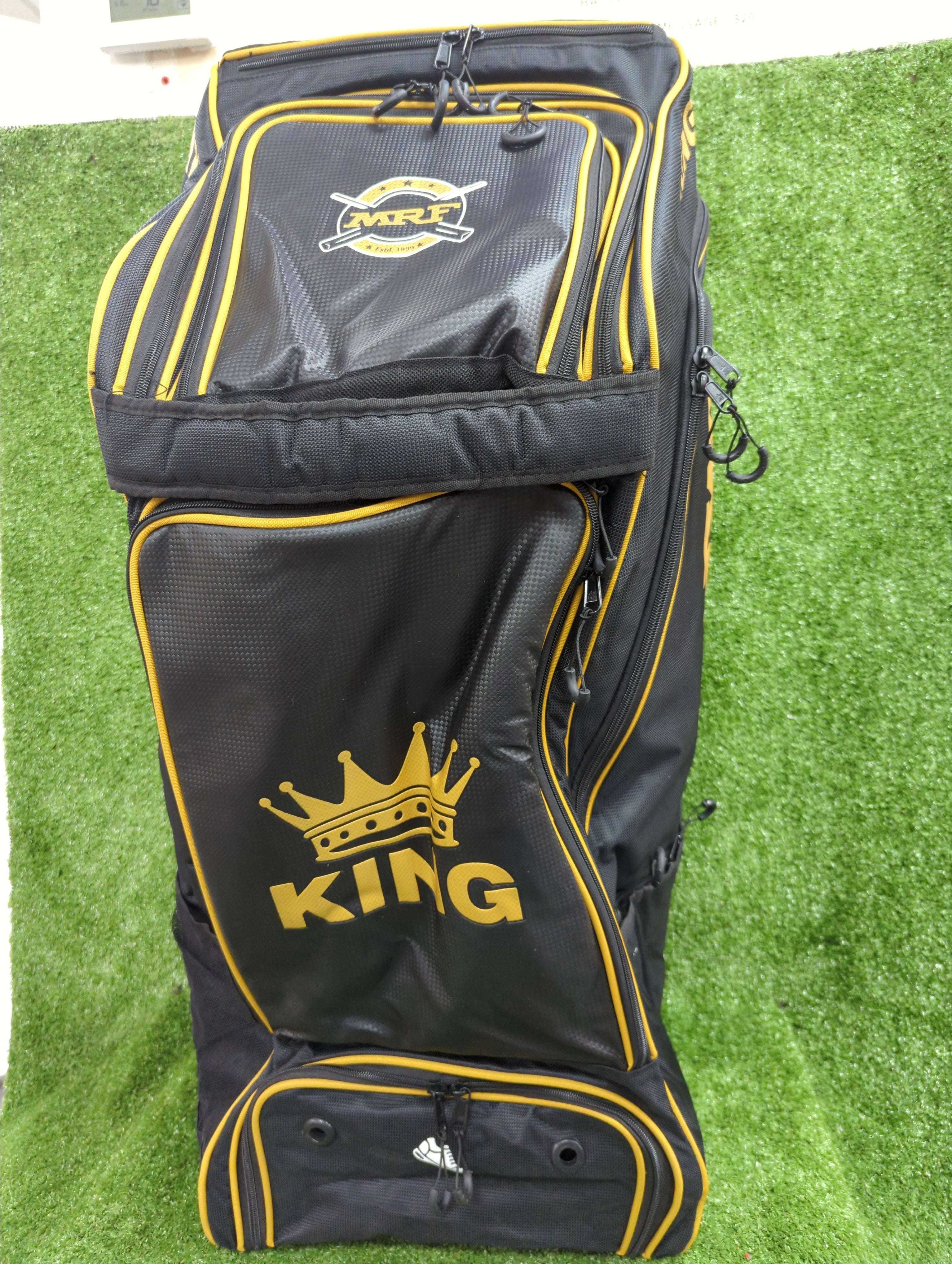 MRF Genius King Duffle Wheelie Bag - Large Rolling Duffel with Wheels for Travel, Gym & Sports - Perfect for Airplane Carry-On, Business Trips & Weekend Getaways