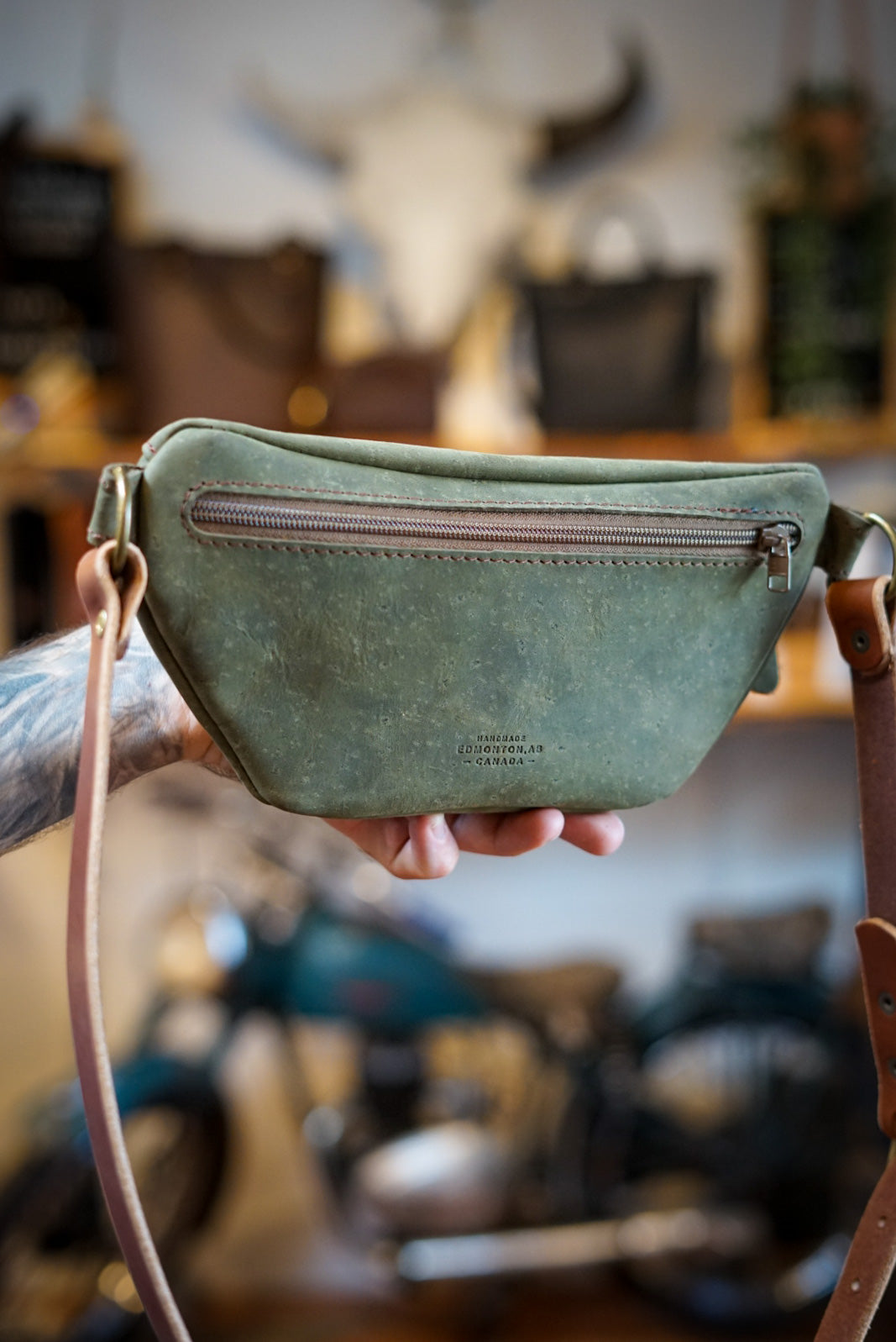Stylish Olive Green Fanny Pack for Men & Women - Waterproof Waist Bag with Adjustable Belt - Perfect for Hiking, Travel, and Outdoor Activities