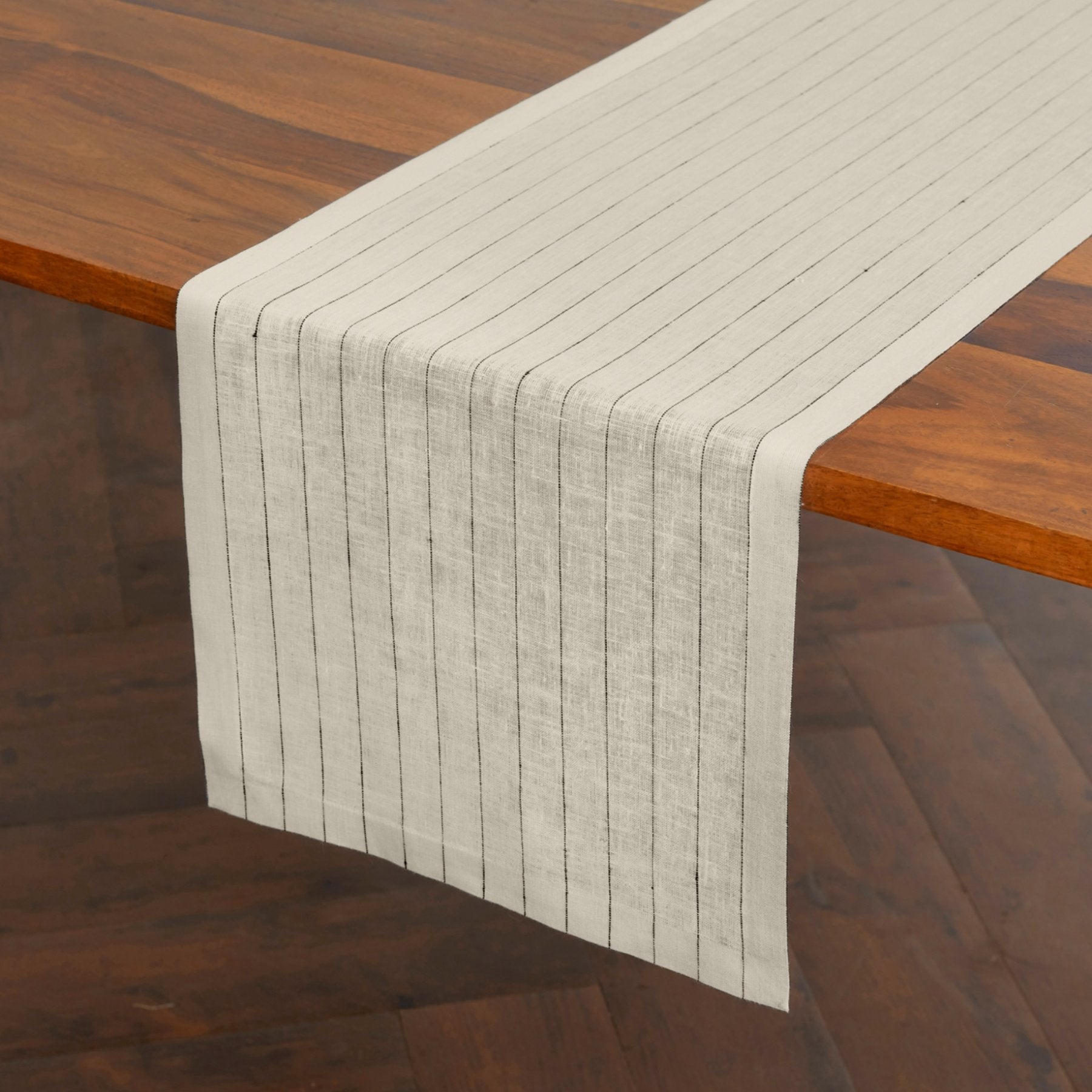 Elegant Pinstripe Table Runner for Dining & Events - Perfect for Weddings, Parties & Home Decor