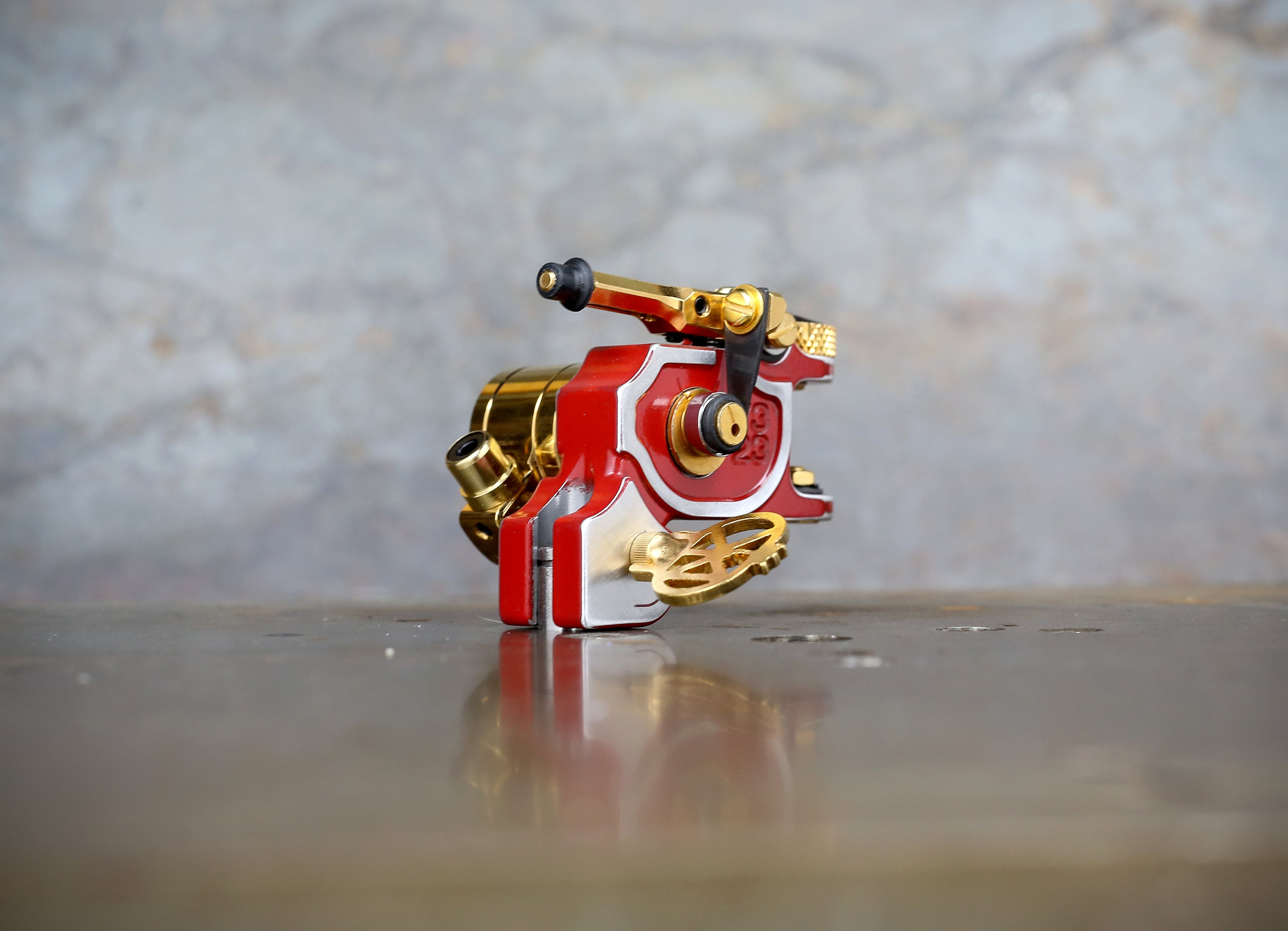Dan Kubin V3/23 Sidewinder Featherweight Red x Gold RCA Cable - High-Quality Audio Connector for Home Theater, Studio Recording & DJ Equipment