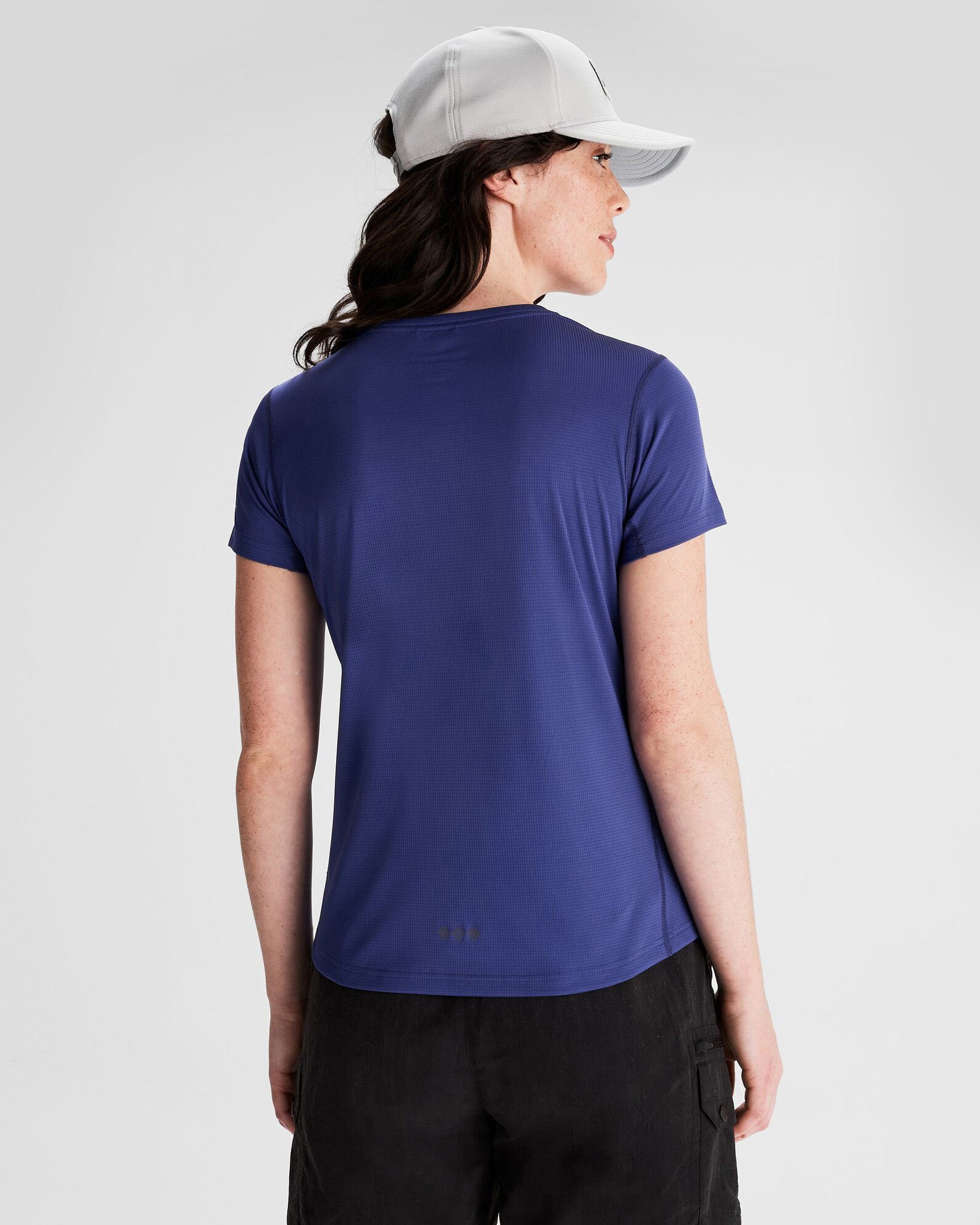 Women's Seeker T-Shirt with Horizon Line Design - Comfortable Casual Tee for Everyday Wear, Outdoor Activities & Street Style Fashion