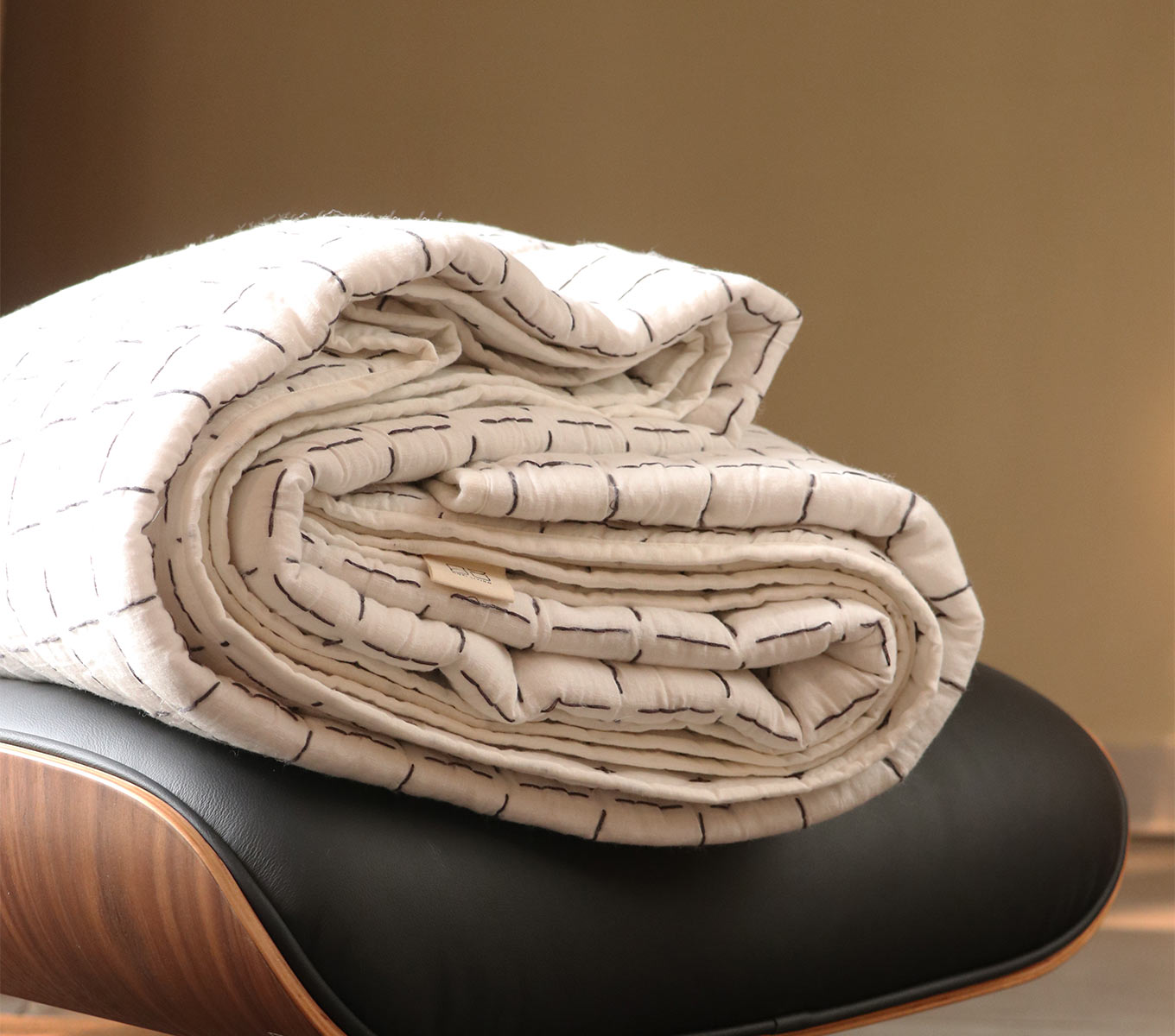 Cozy Hygge Quilt - Soft & Warm Bedding for Winter Comfort - Perfect for Home, Bedroom, and Relaxation
