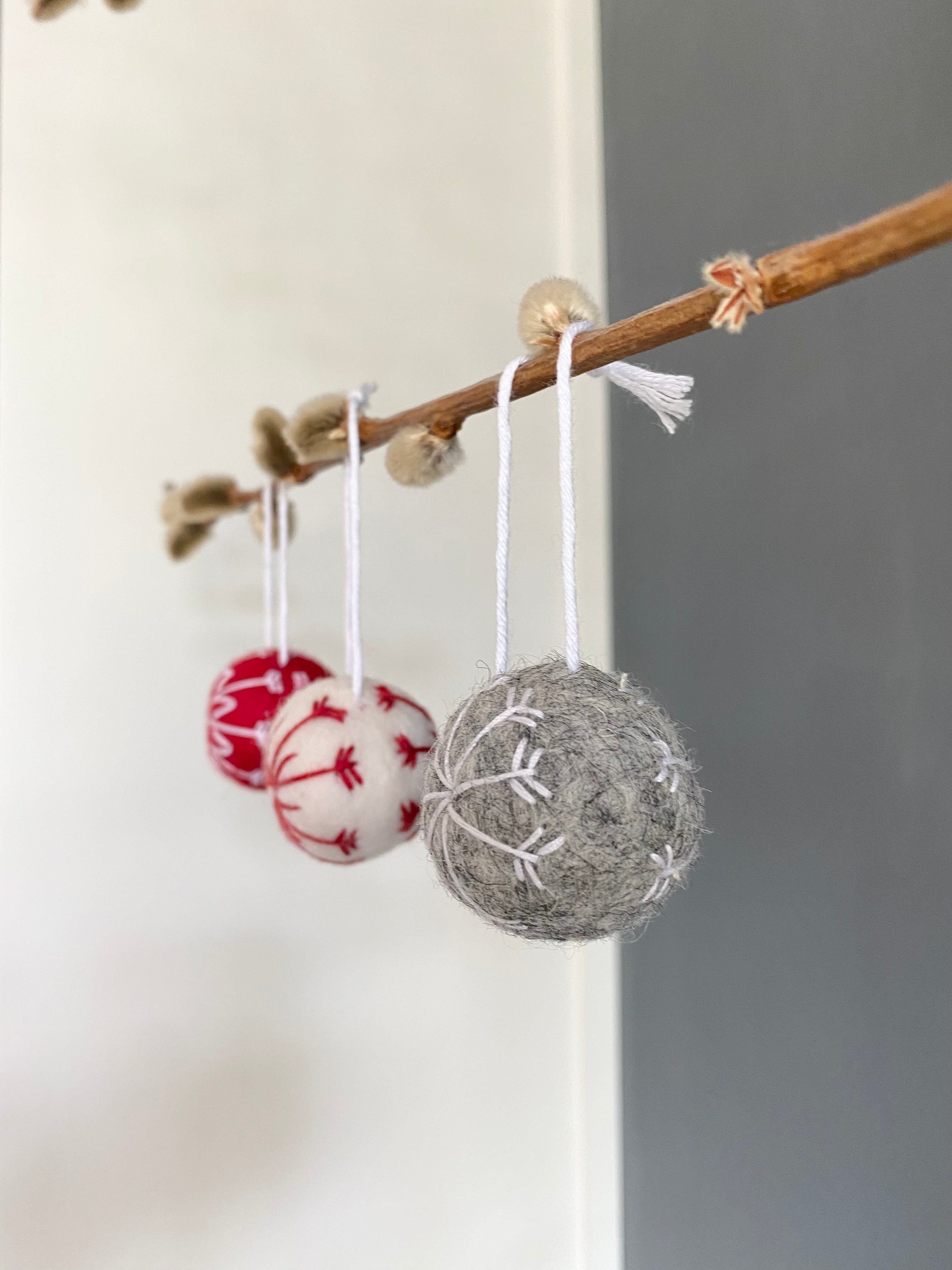 Snowflake Ornaments - Elegant Christmas Tree Decorations for Holiday Home Decor | Perfect for Xmas Party, Winter Wedding & Festive Gift Giving