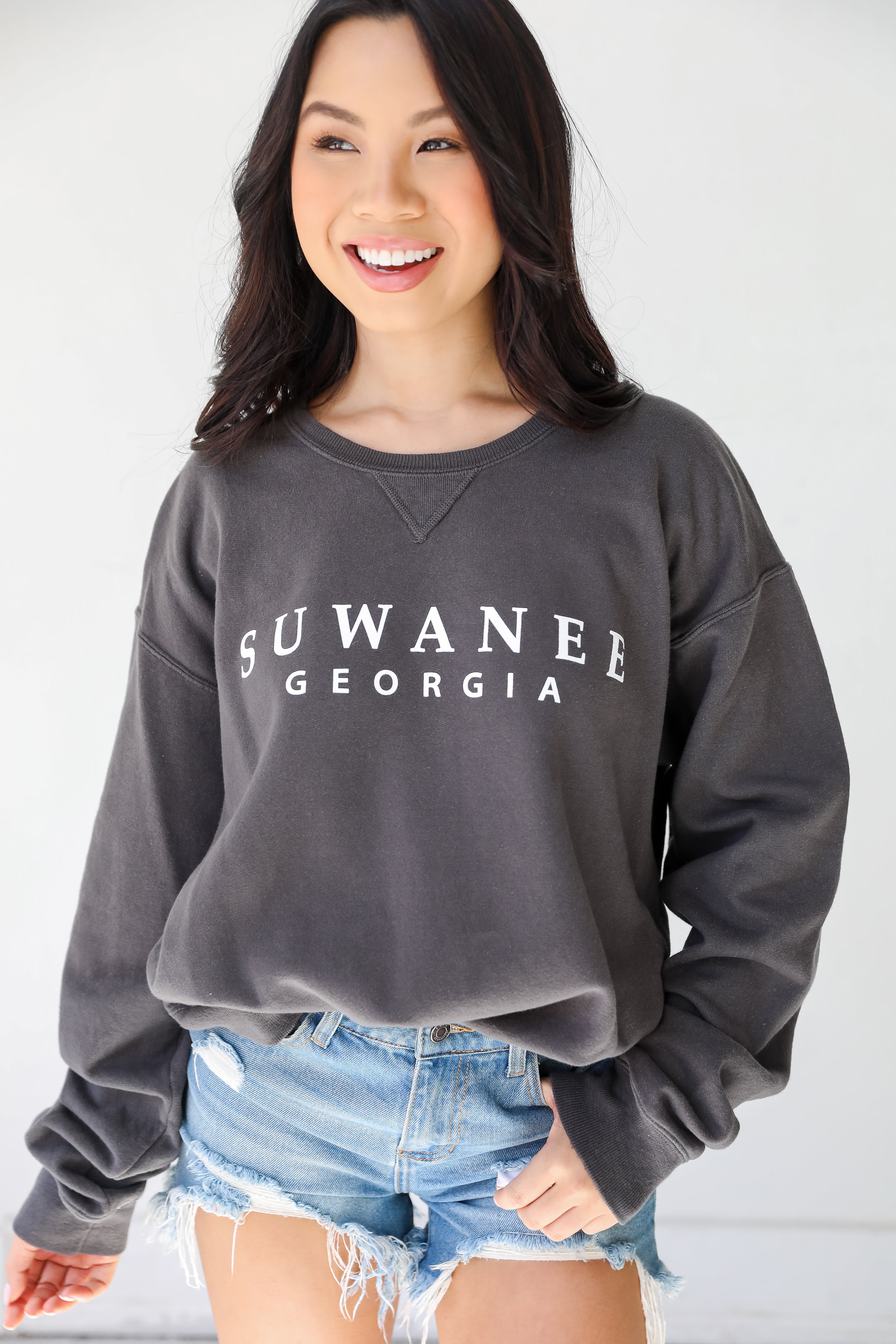 Charcoal Suwanee Georgia Sweatshirt - Soft Cotton Pullover Hoodie for Men & Women - Perfect for Casual Wear, Travel & Outdoor Activities