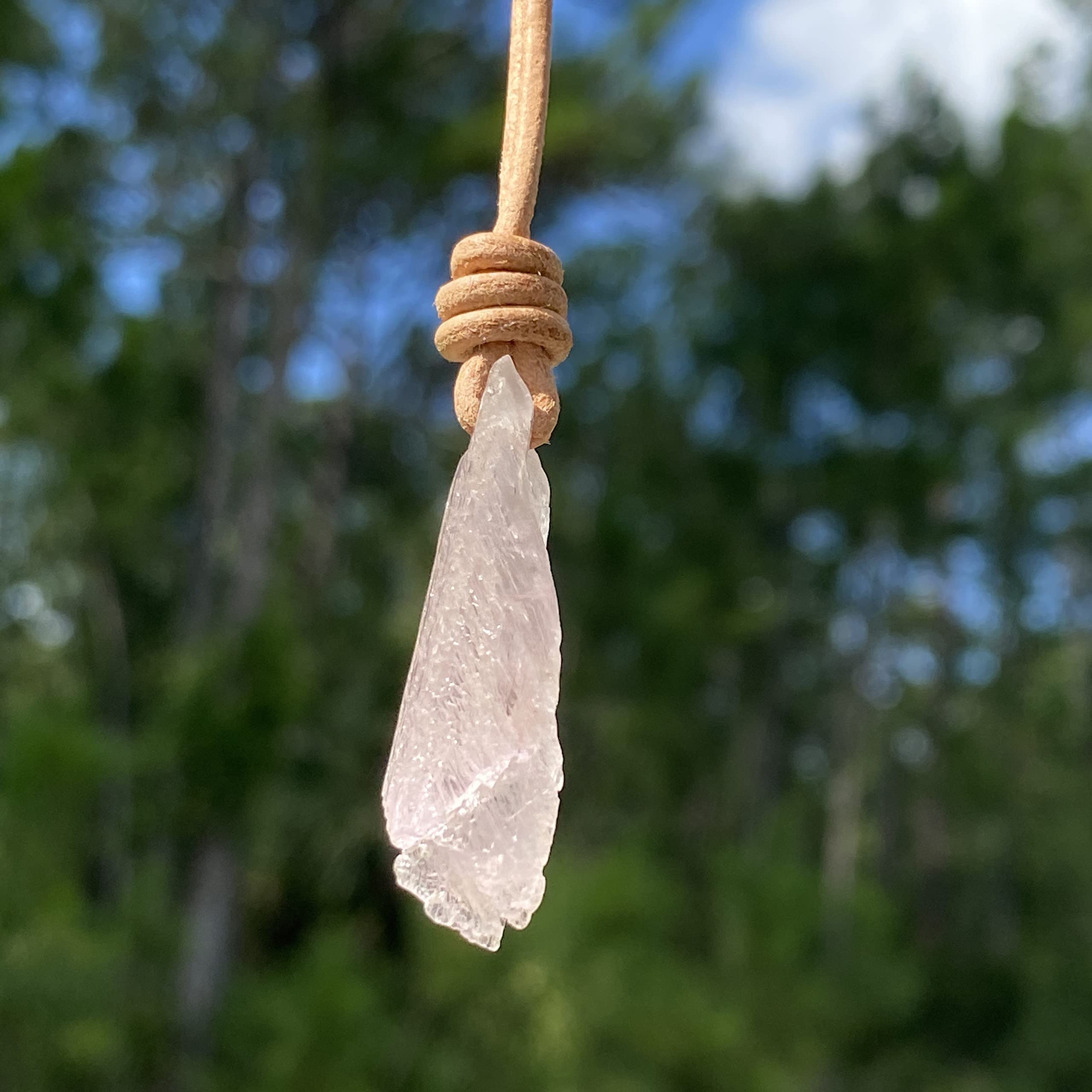 Kunzite Healing Crystal Necklace for Women & Men - Natural Raw Gemstone Jewelry, Anxiety Relief & Calming Stone, Boho Choker Pendant, Spiritual Gift for Her & Him | Perfect for Meditation, Yoga & Stress Relief