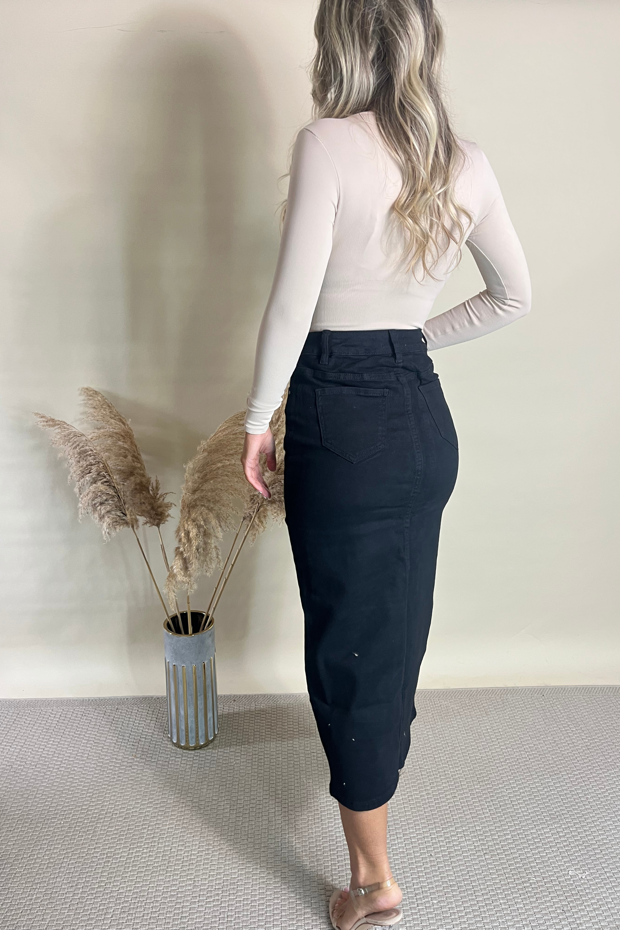 Black Front Slit Pocketed Denim Midi Skirt - Women's High Waist Stretch Denim Skirt with Side Pockets for Casual Wear, Office, and Date Night Outfits