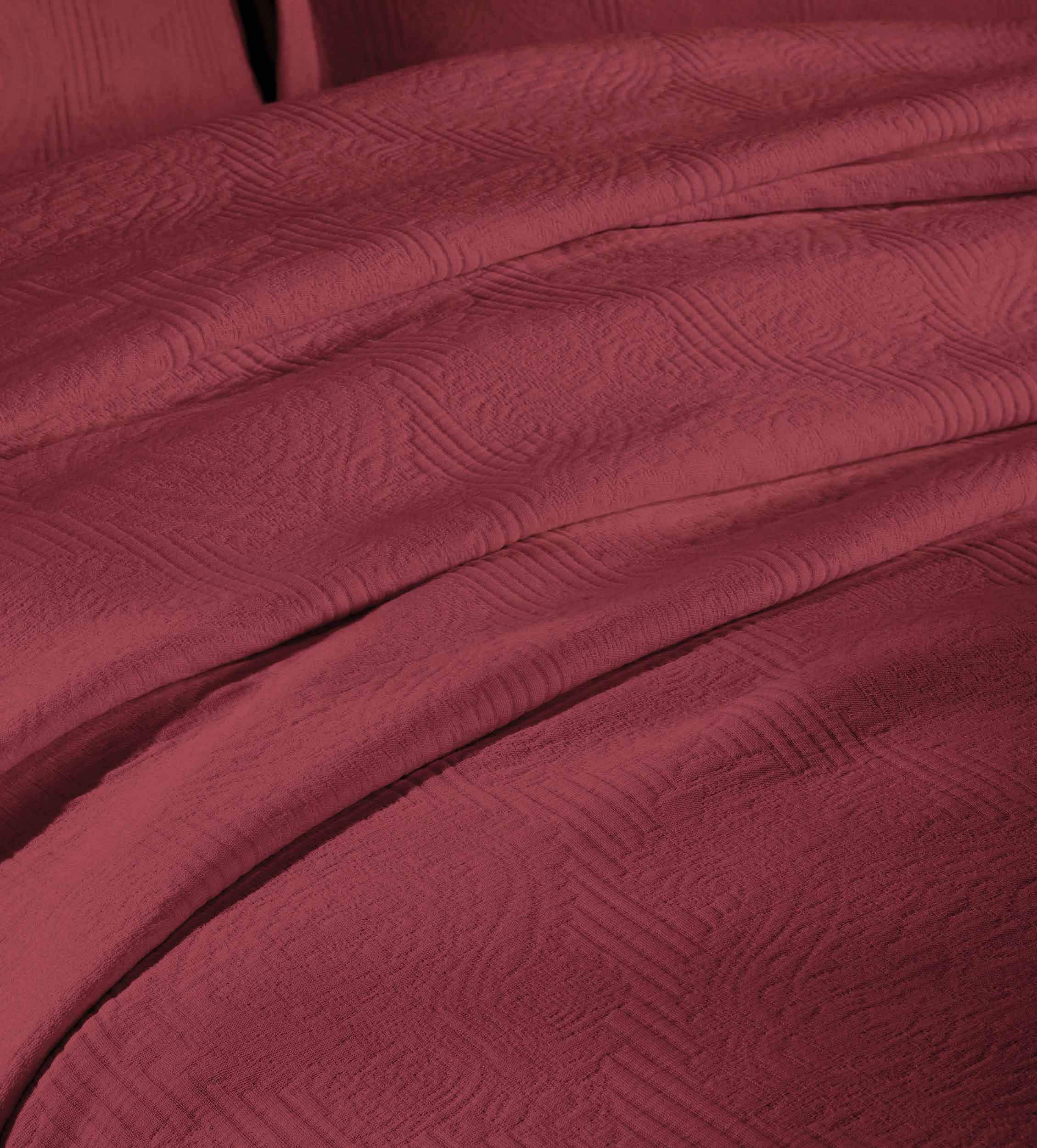 Victory Cotton Matelasse Scrolling Medallion Airy Bedspread Set - Queen Size Lightweight Quilted Coverlet for Bedroom Decor, Guest Room & Cozy Home Styling