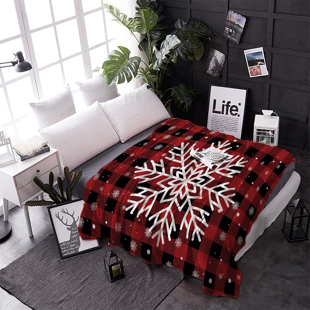 Christmas Fleece Blanket - Snowflake Pattern Soft Warm Throw Blanket for Couch, Sofa & Bed - Red Black Buffalo Plaid Microfiber Blankets for Women, Men & Kids - 40x50 Inch Winter Decor - Perfect for Cozy Nights, Holiday Gifts & Christmas Home Decor