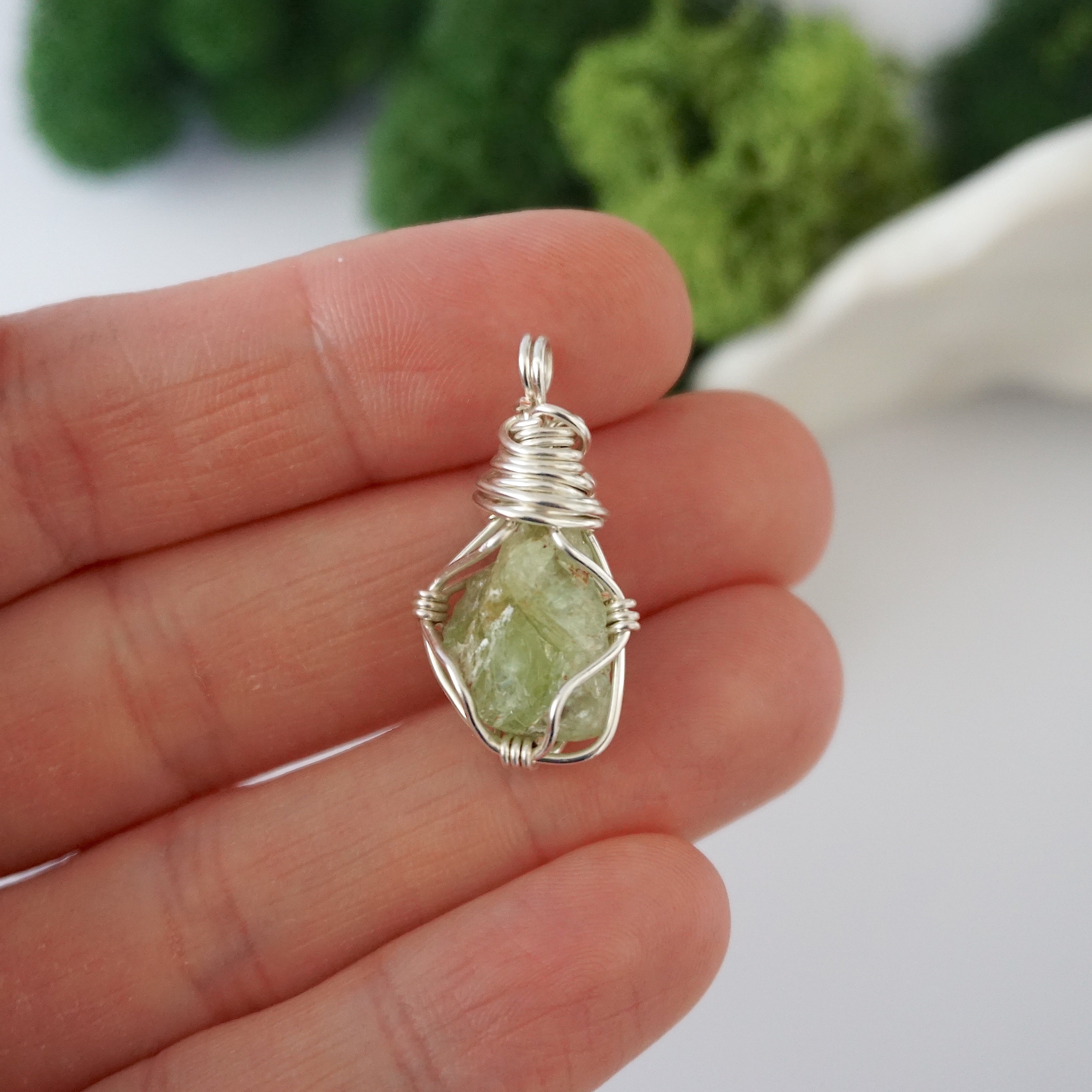 Peridot Birthstone Necklace - Dainty August Crystal Pendant Jewelry for Women - Perfect Gift for Birthday, Anniversary & Everyday Wear