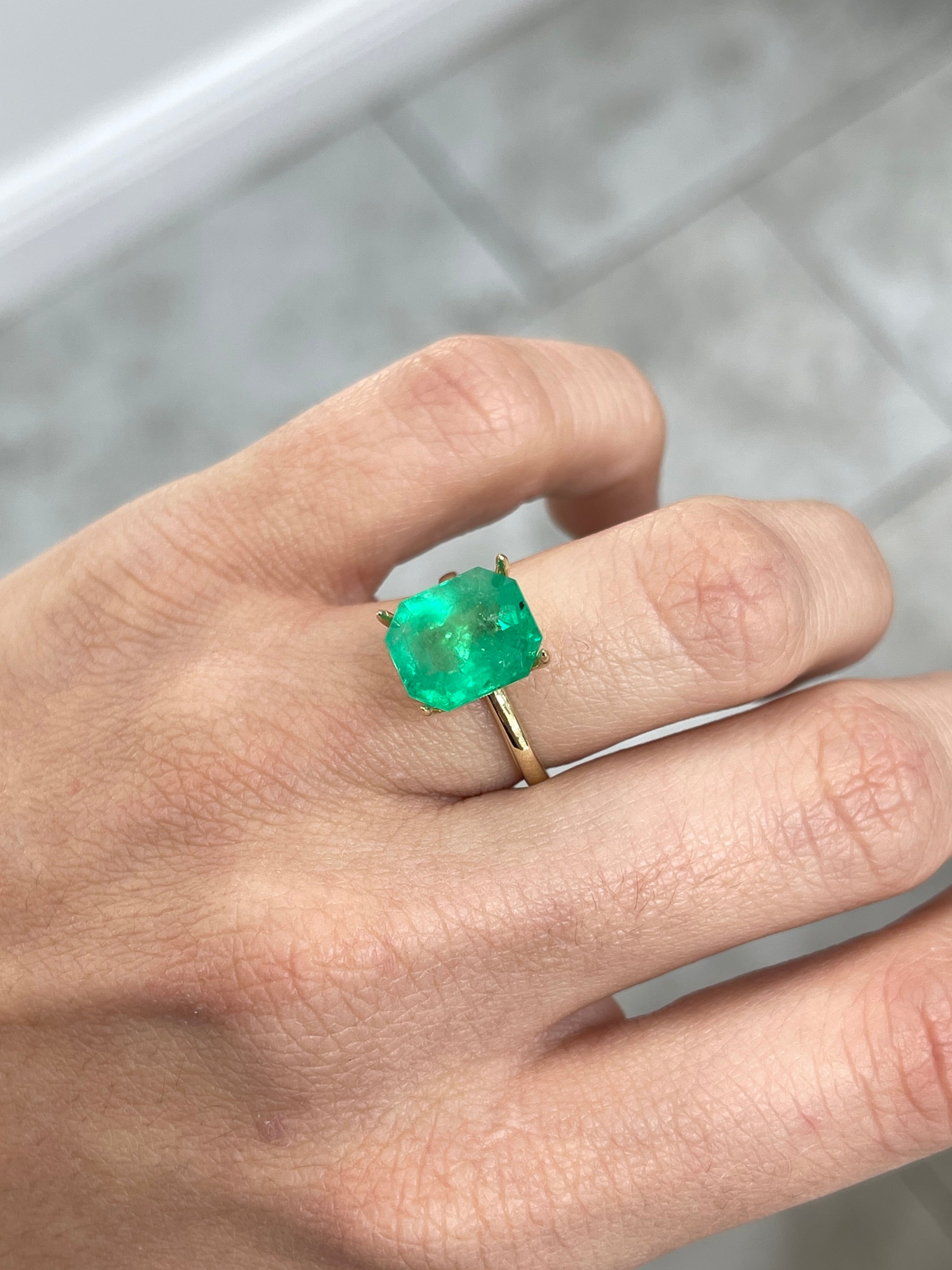 5.75 Carat 11.5x10mm Natural Colombian Emerald - Medium Green with Freckles - Loose Gemstone for Jewelry Making, Engagement Rings & Collector's Items