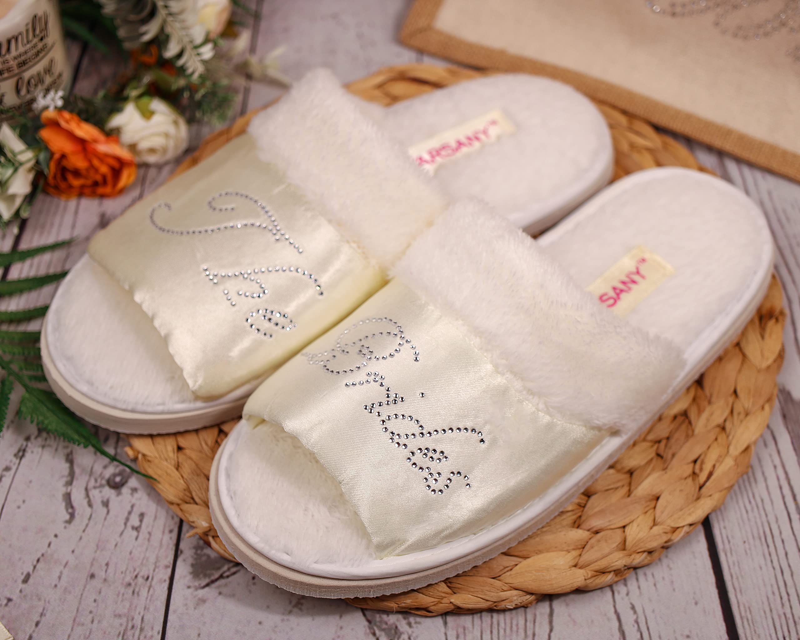 Varsany White Crystal Open Toe Spa Slippers & Tote Bags Set - Wedding Bridal Shower Gift, Bachelorette Party Favors (2-Piece) - Perfect for Bridesmaids, Spa Days & Luxury Relaxation