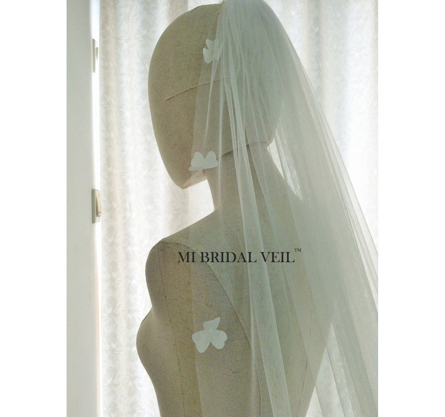 Handmade Boho Wedding Veil with Floral Petals - Elegant Beach Bridal Accessory for Outdoor Ceremonies & Photoshoots