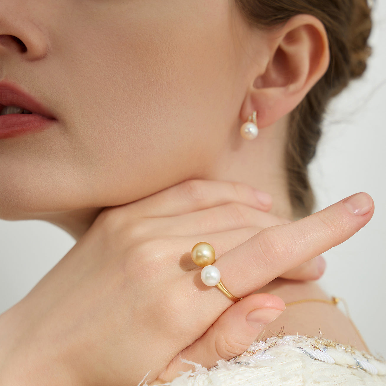 18K Gold Southsea & Akoya Pearls Ring KR00092 | Elegant Pearl Jewelry for Women | Perfect for Weddings, Anniversaries & Special Occasions