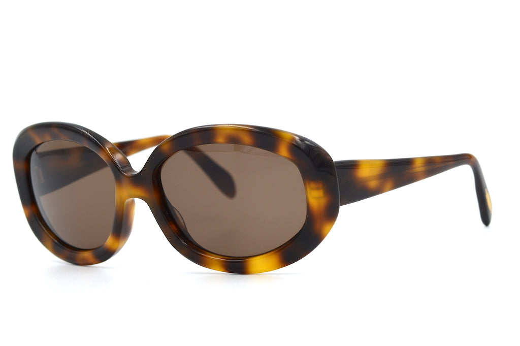 Paramour by Oliver Peoples Limited Edition Sunglasses – Stylish UV Protection for Outdoor Activities & Fashion