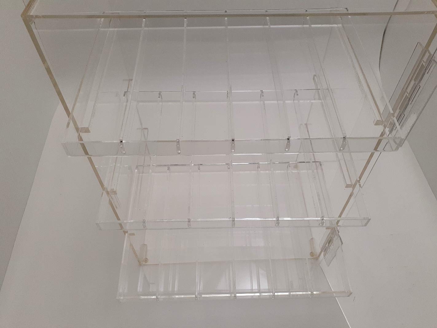 Lockable Vertical Clear Acrylic Display Case - 20