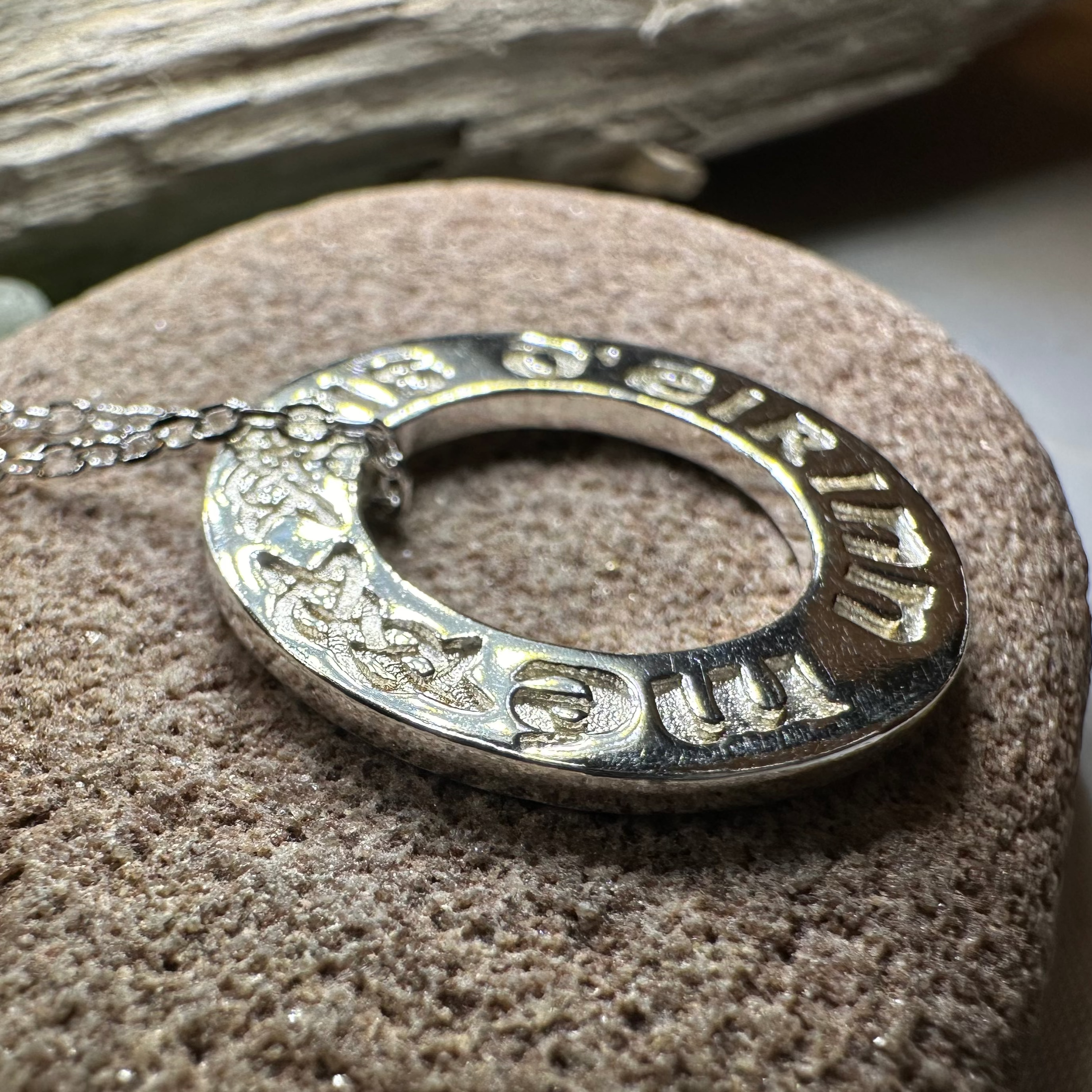 I Am Of Ireland Gaelic Necklace - Irish Heritage Pendant for Women & Men - Perfect for St. Patrick's Day, Irish Weddings & Cultural Celebrations