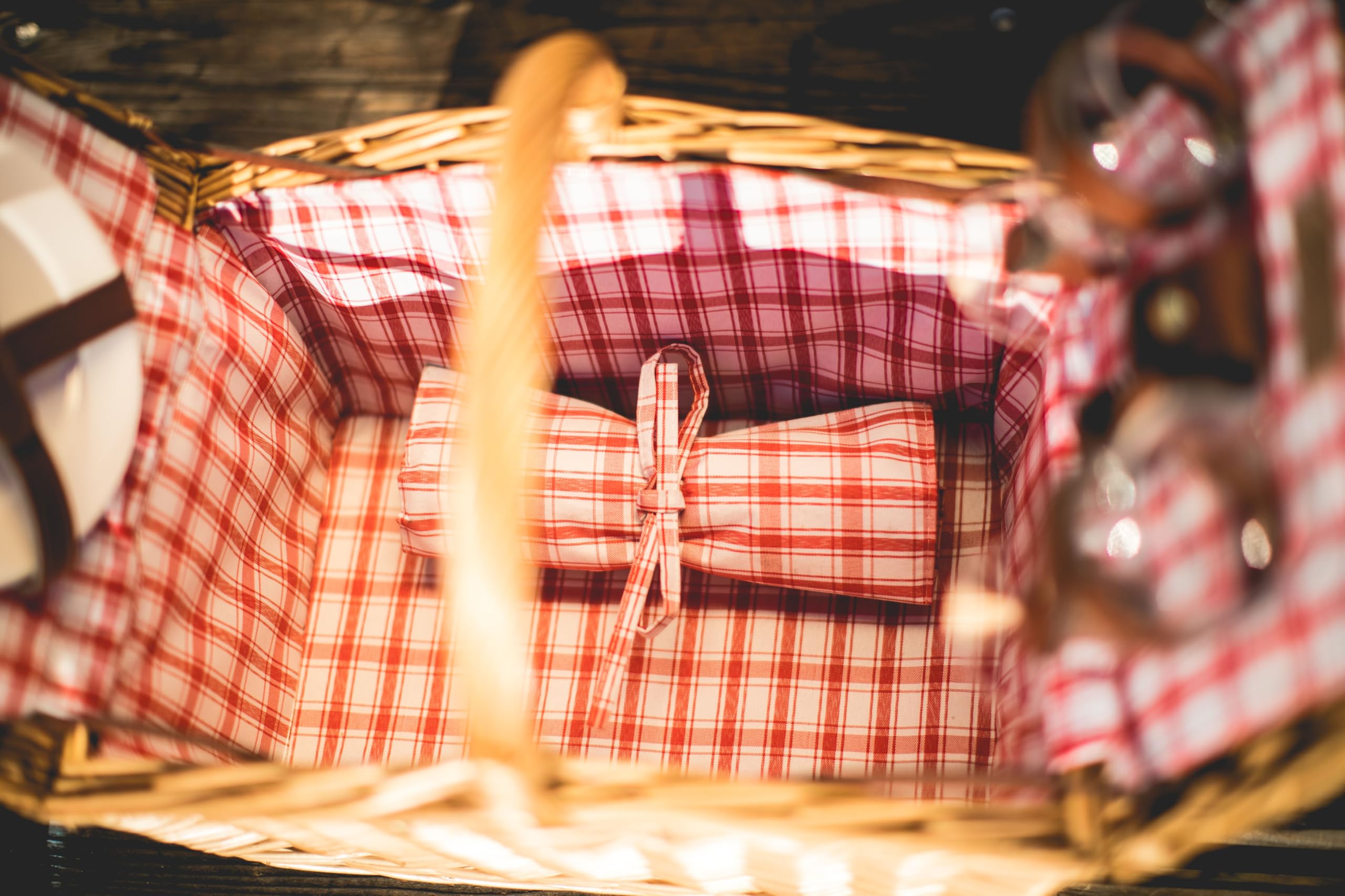 **PICNIC TIME Piccadilly Romantic Picnic Basket for 2 - Includes Utensil Set, Wine Glasses, Plates & Opener - Red & White Plaid Pattern - Perfect for Outdoor Dates, Beach Picnics & Anniversary Gifts**