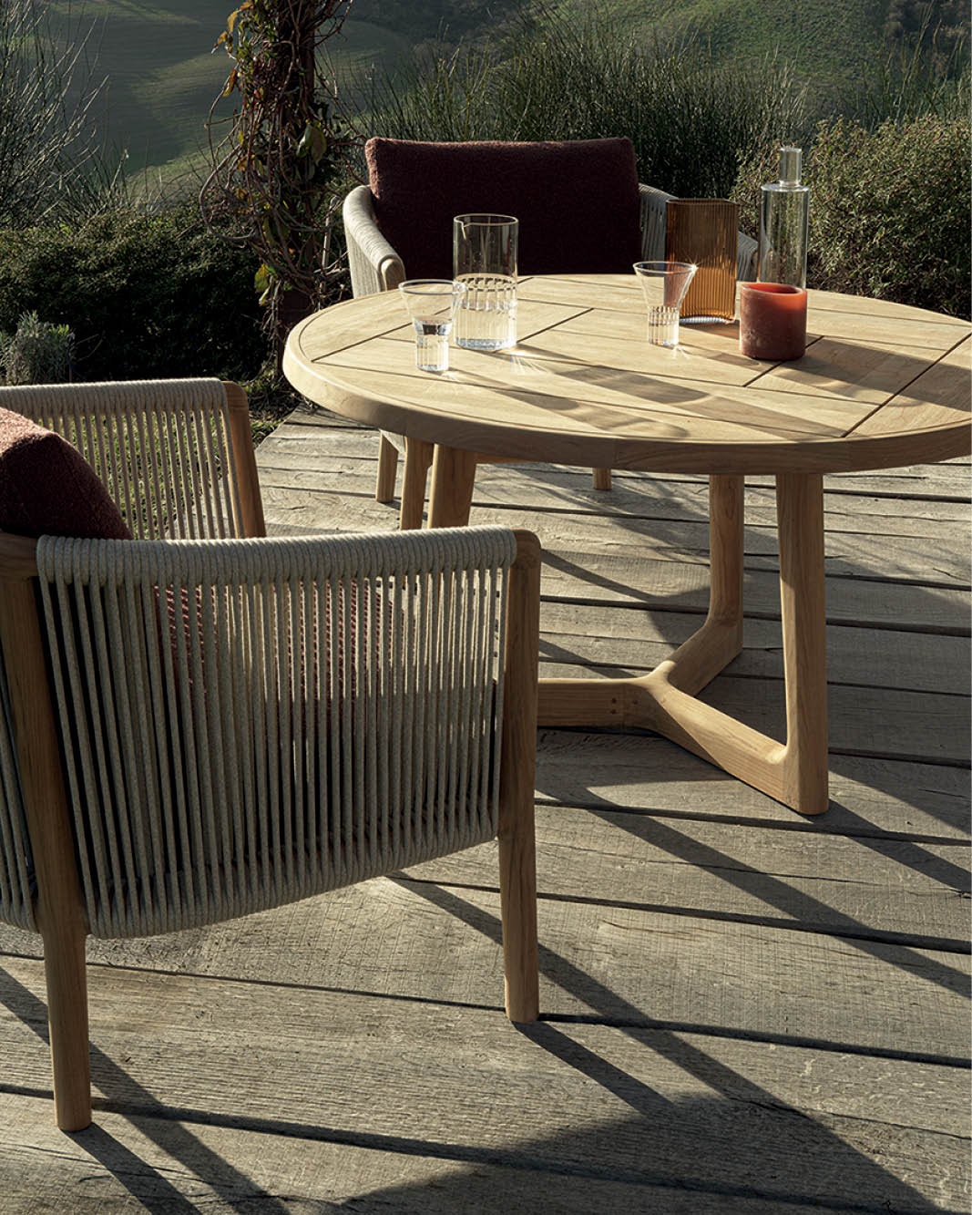 Round Dining Table for 6 - 48 Inch Fairmount Solid Wood Kitchen Table - Perfect for Family Meals, Dinner Parties & Small Spaces