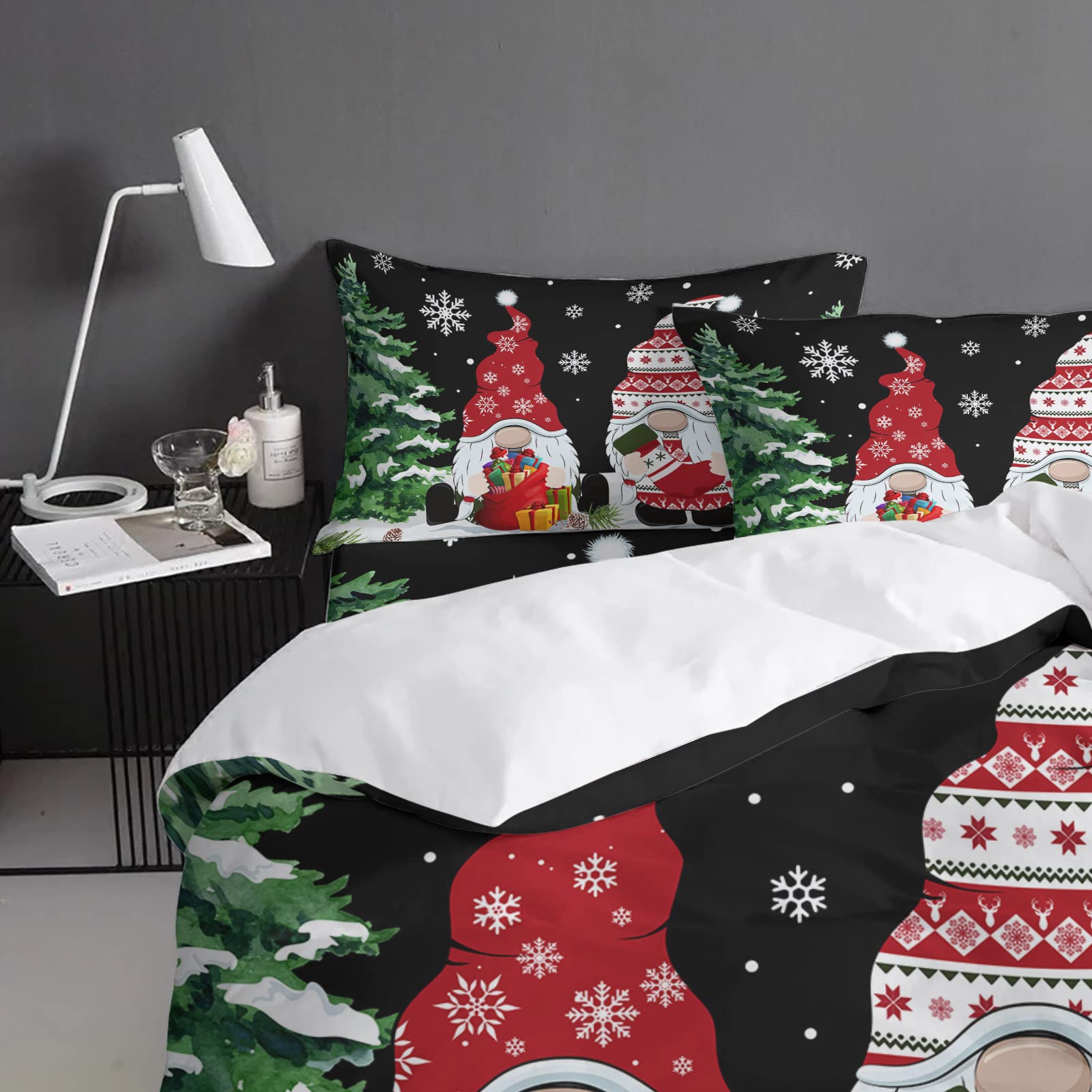 Seven Roses 4-Piece Christmas Bedding Set - Soft Quilt Cover, Sheets & Pillowcases with Merry Gnomes & Xmas Tree Design, Queen Size Black - Perfect for Holiday Decor & Cozy Winter Nights