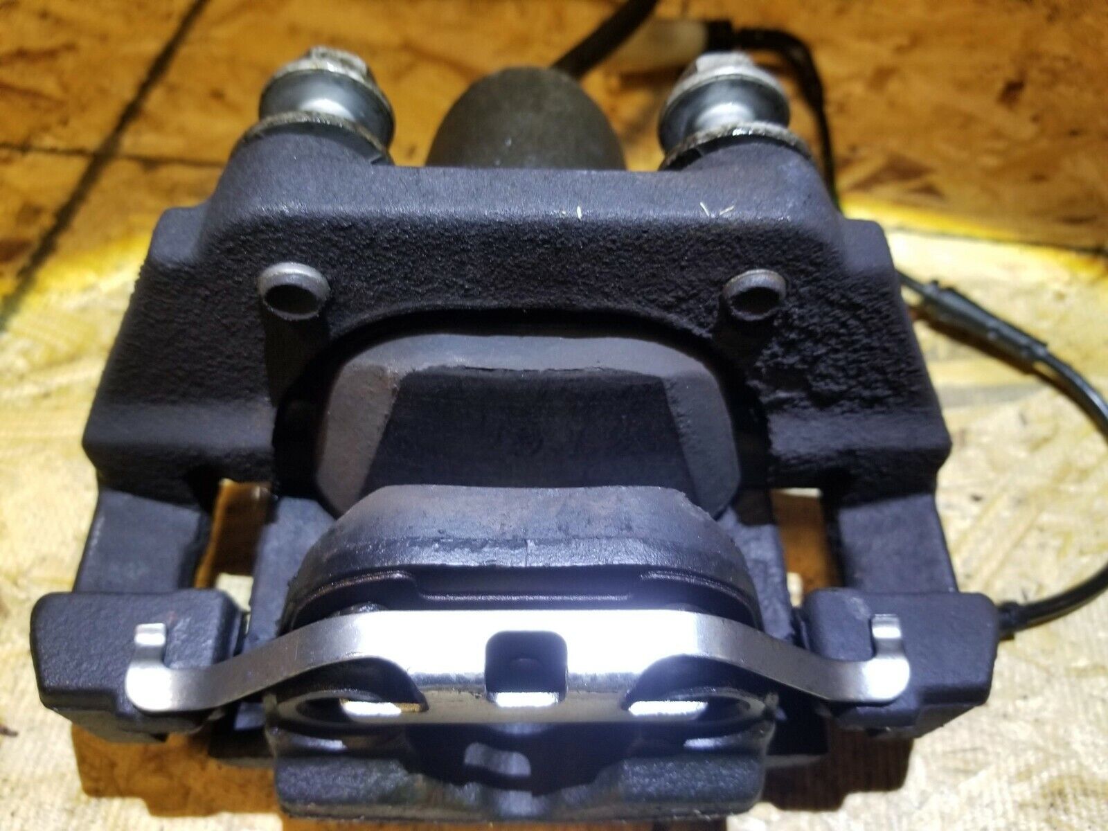 2006-2010 BMW 650i E63 Right Rear Brake Caliper OEM Replacement - Perfect for Brake System Repair & Performance Upgrade