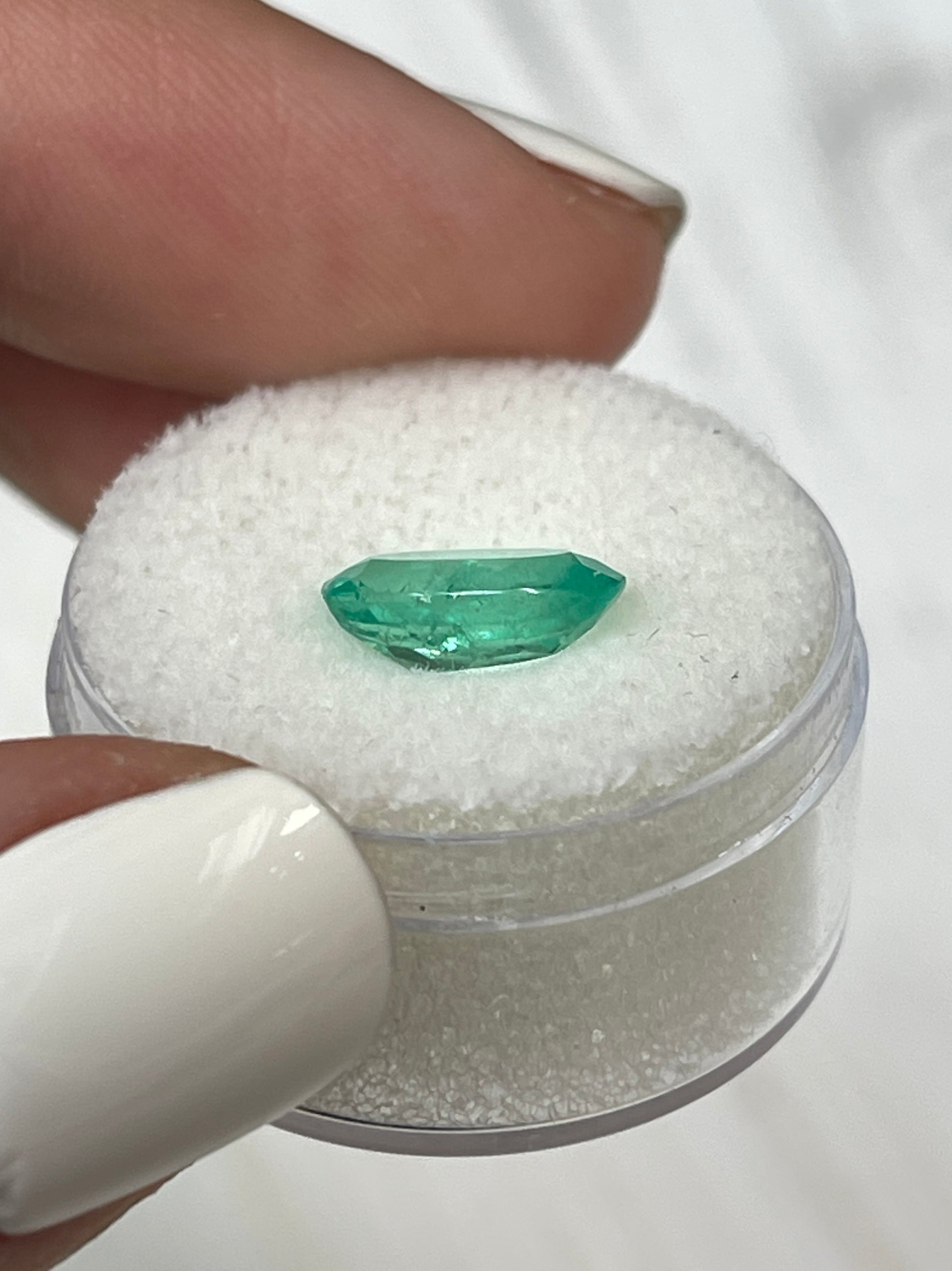 1.98 Carat 11x7mm Natural Colombian Emerald - Oval Cut Loose Green Gemstone for Jewelry Making, Engagement Rings & Fine Collections
